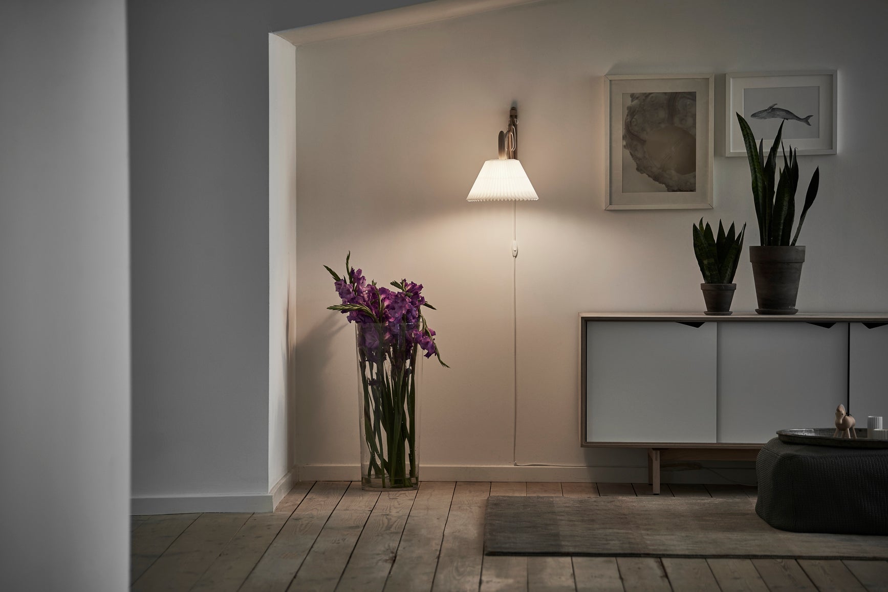 Lampa ścienna MODEL 223 2/17 SAX biały z jasną dębową podstawą