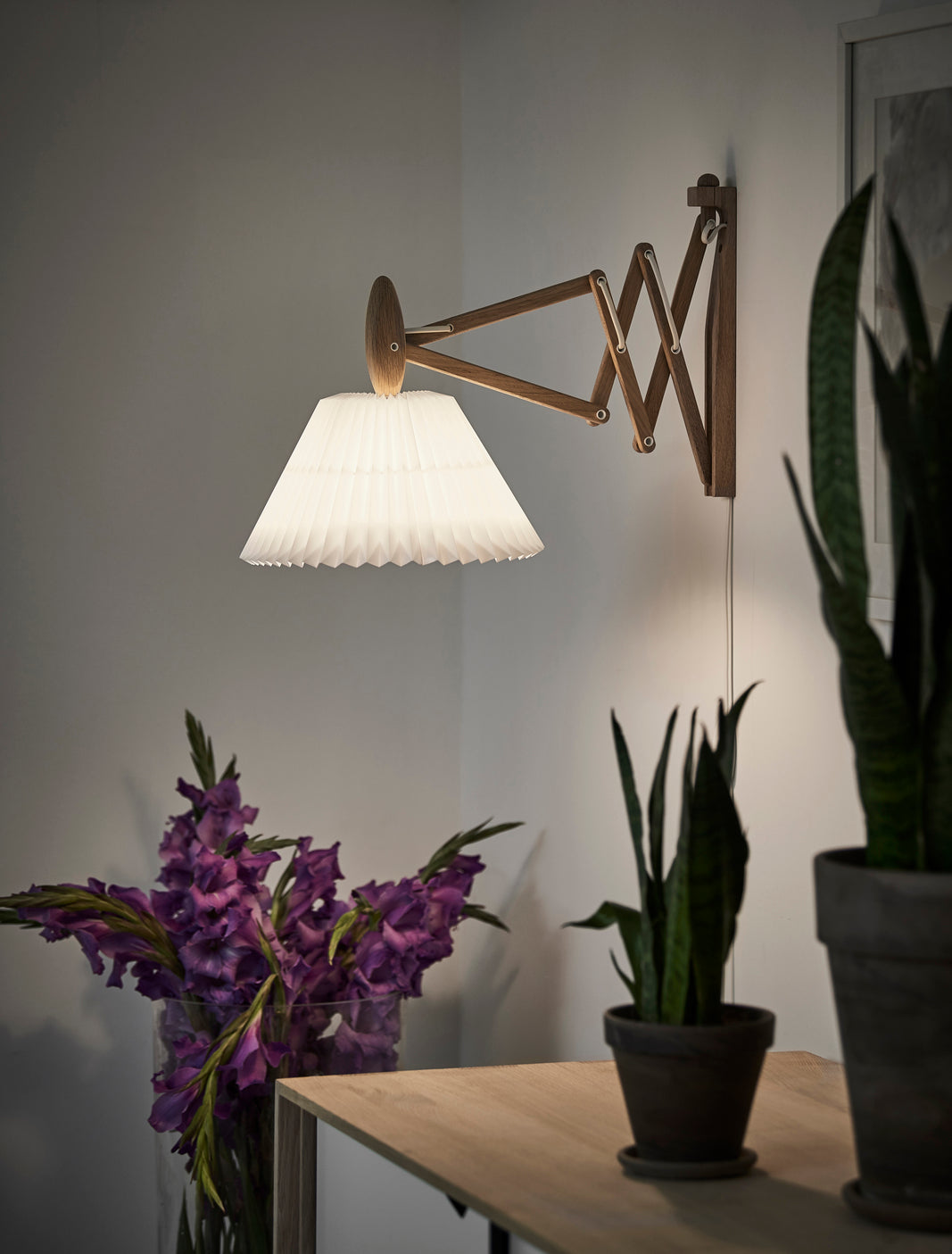 Lampa ścienna MODEL 223 2/17 SAX biały z jasną dębową podstawą