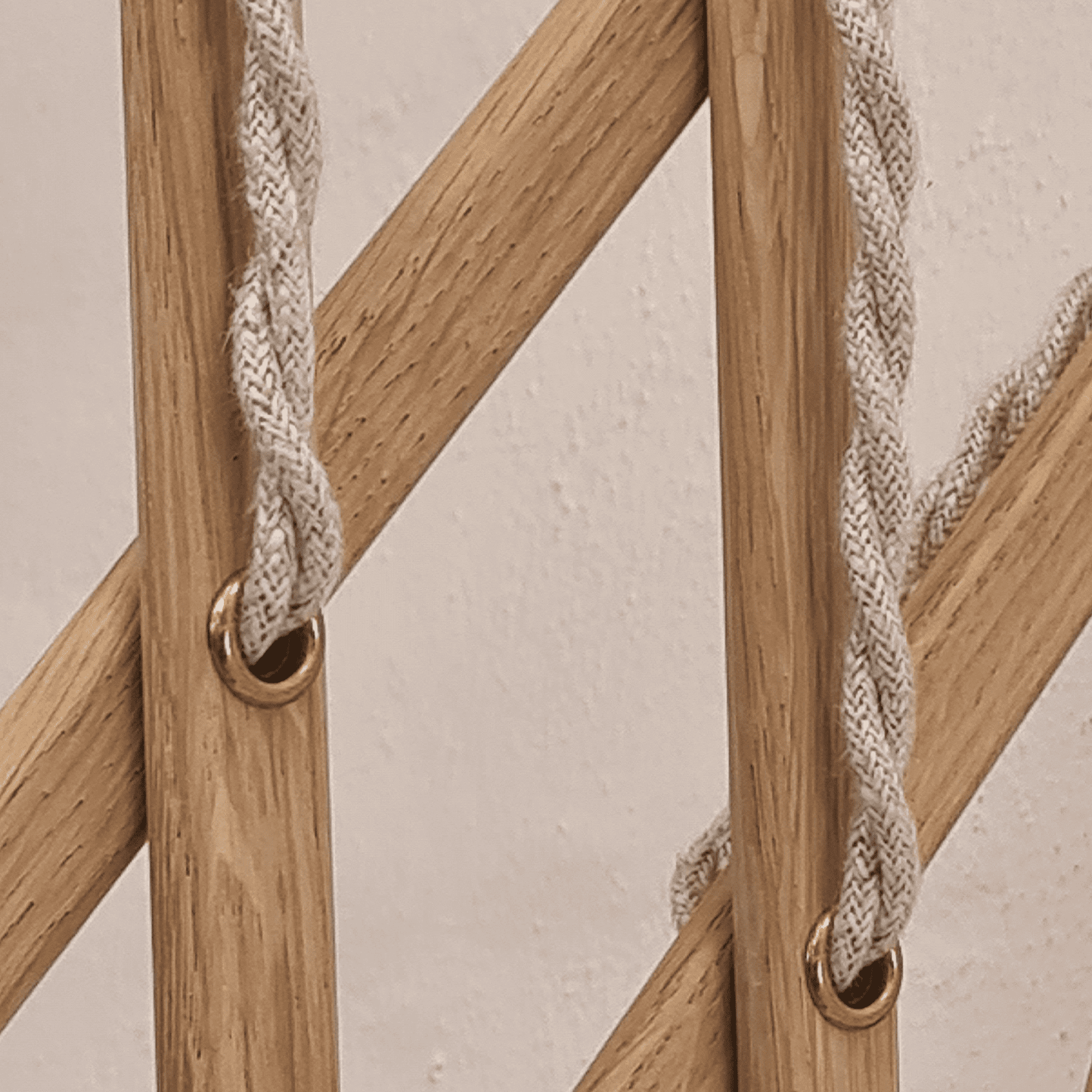 Lampa ścienna MODEL 224 6/21 SAX ANNIVERSARY biały z ciemną dębową podstawą