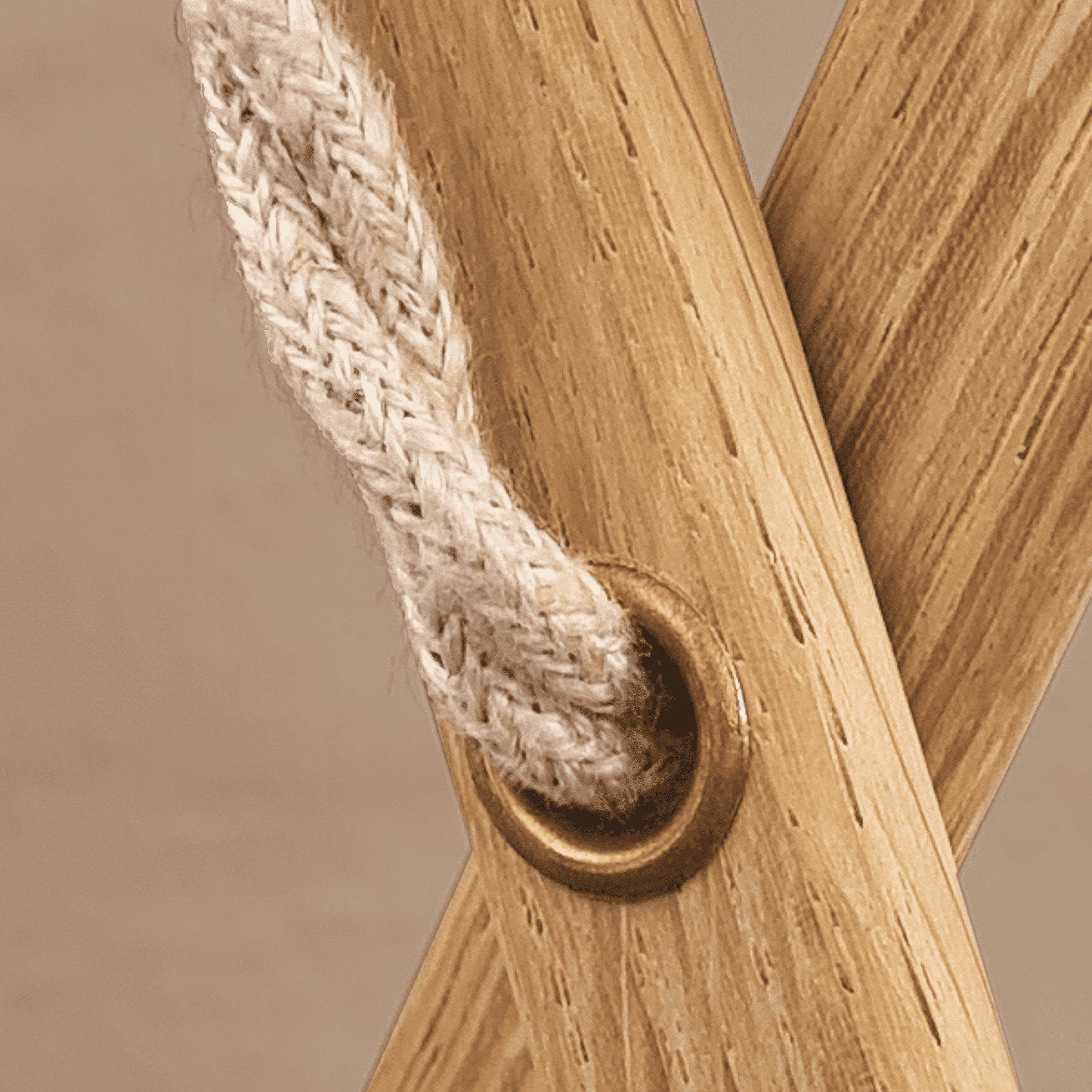 Lampa ścienna MODEL 224 6/21 SAX ANNIVERSARY biały z ciemną dębową podstawą