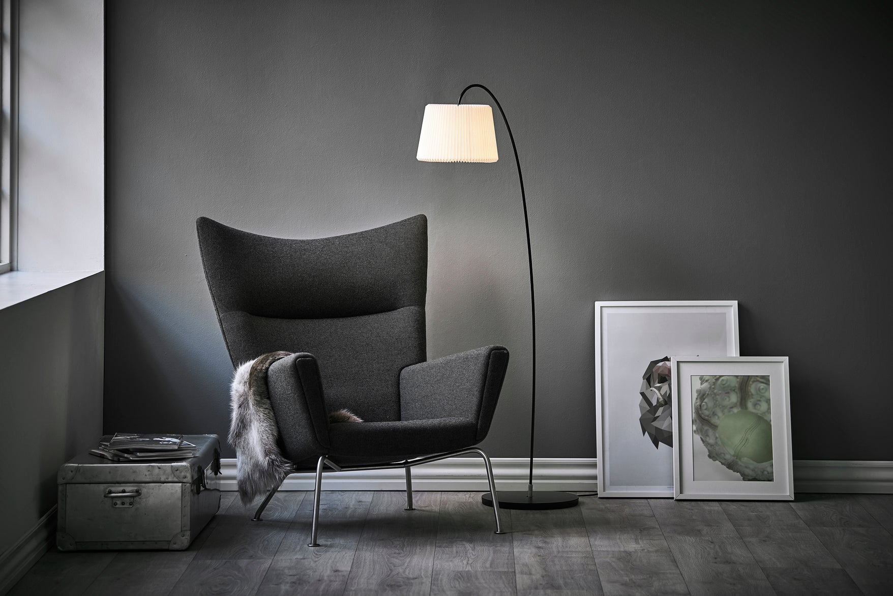 Lampa podłogowa MODEL 320 SNOWDROP biały z czarną podstawą