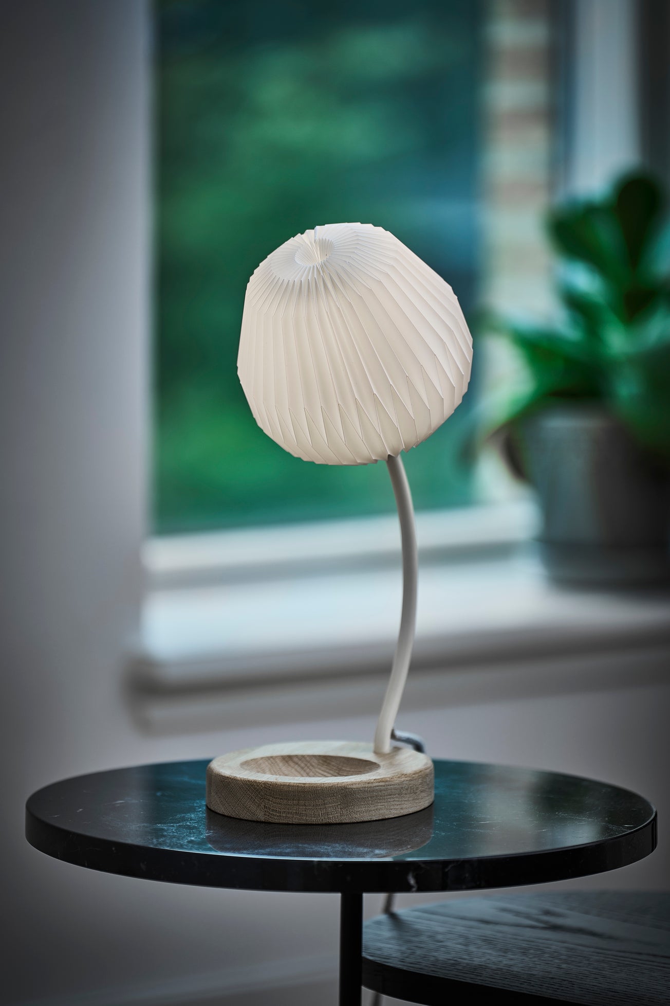 Table lamp MODEL 328 white with oak base