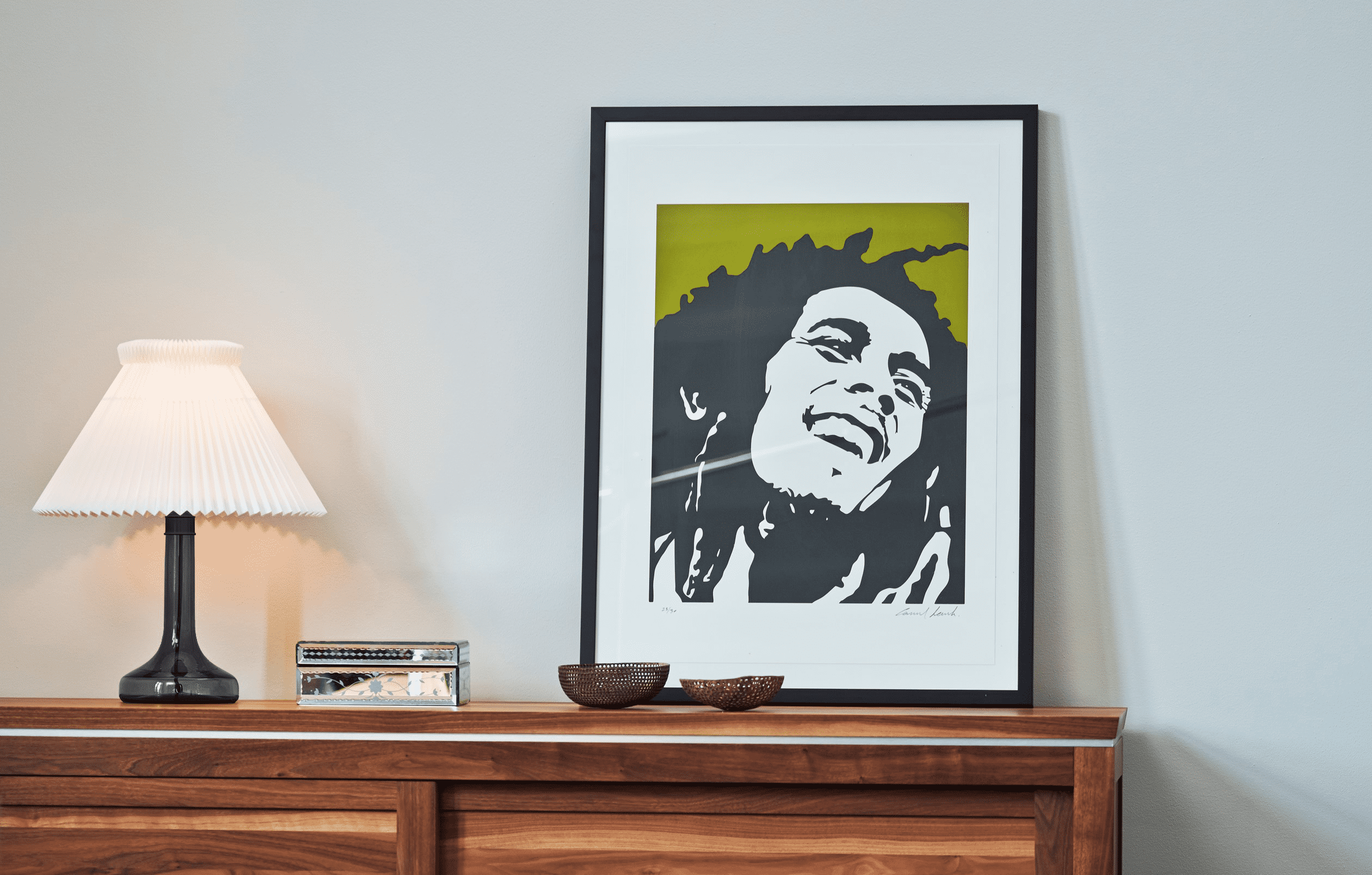 Lampa stołowa MODEL 343 biały z ciemnoszarą podstawą