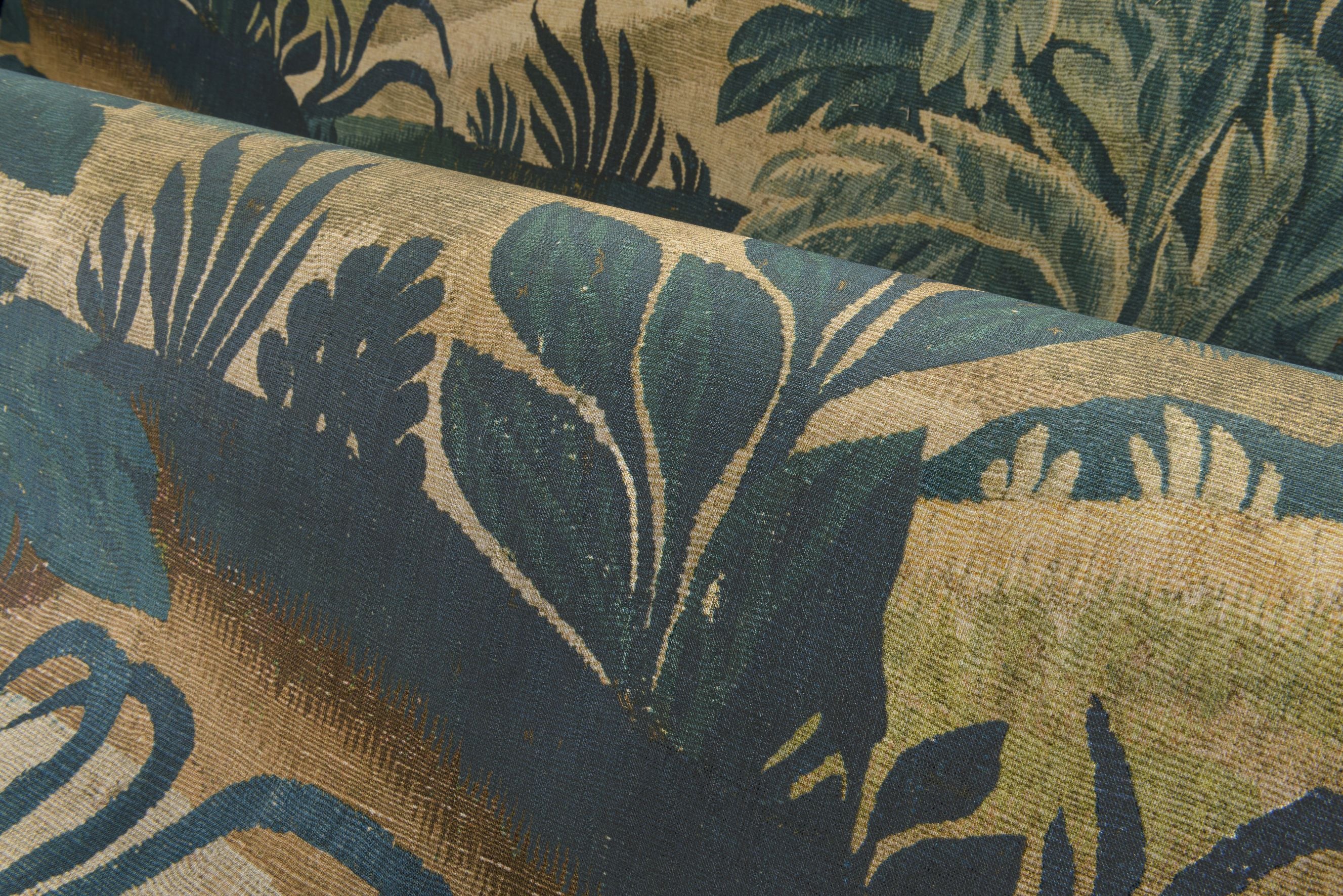 Textile wallpaper with a botanical motif COLLINES green with beige