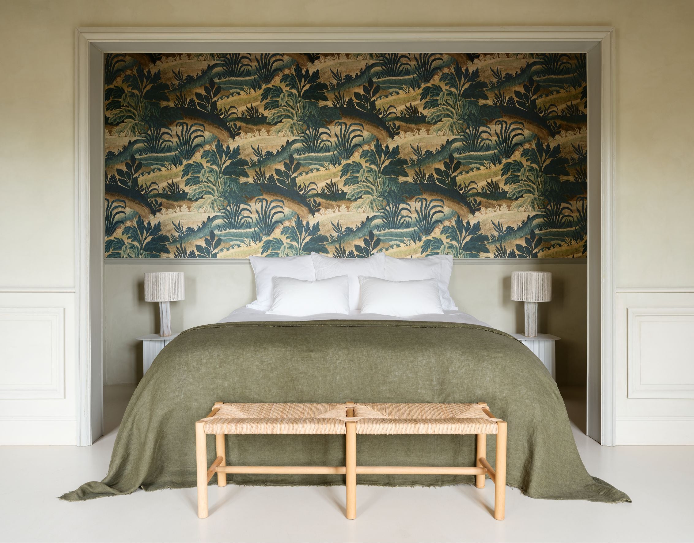 Textile wallpaper with a botanical motif COLLINES green with beige