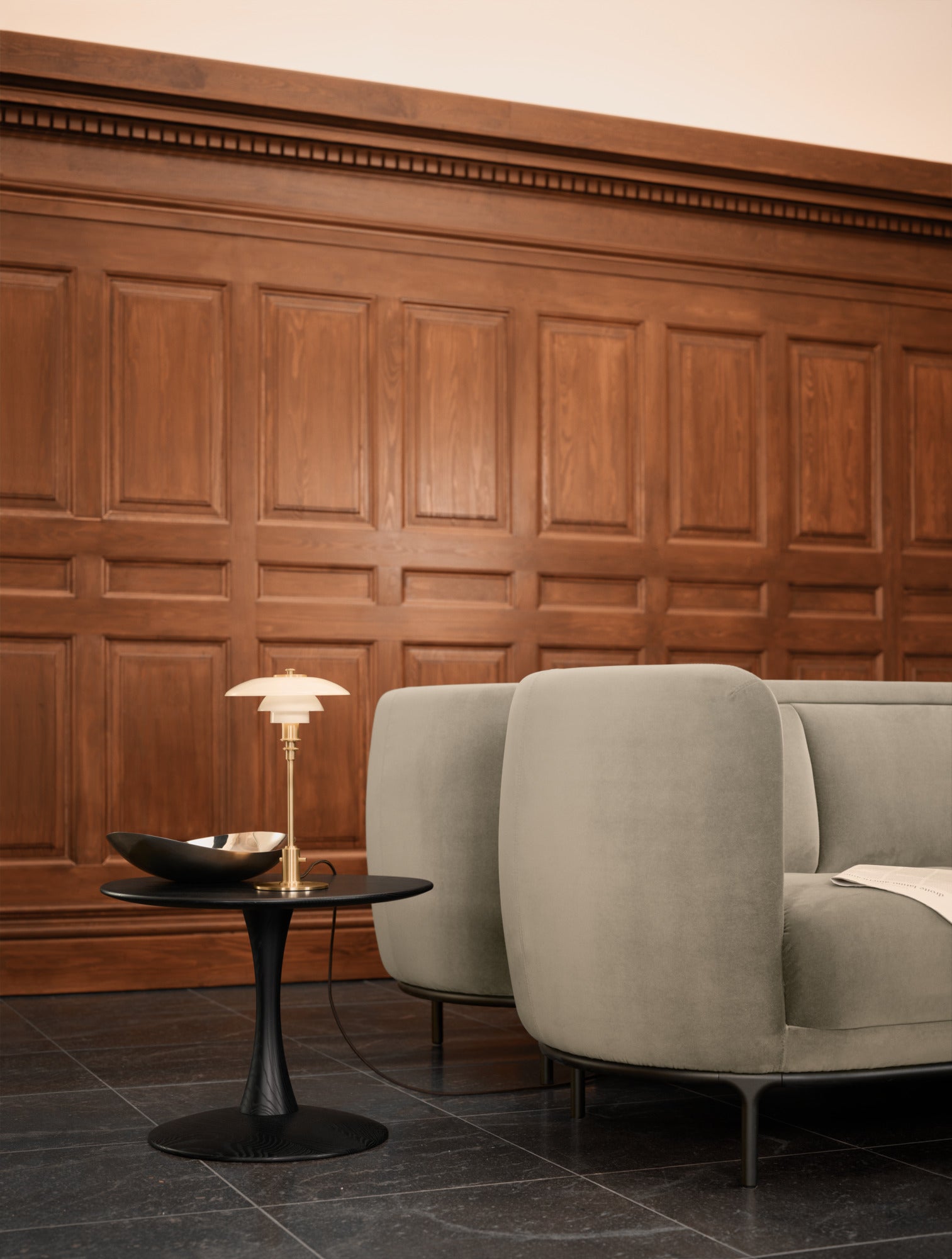 PH 2/1 table lamp white with brass base