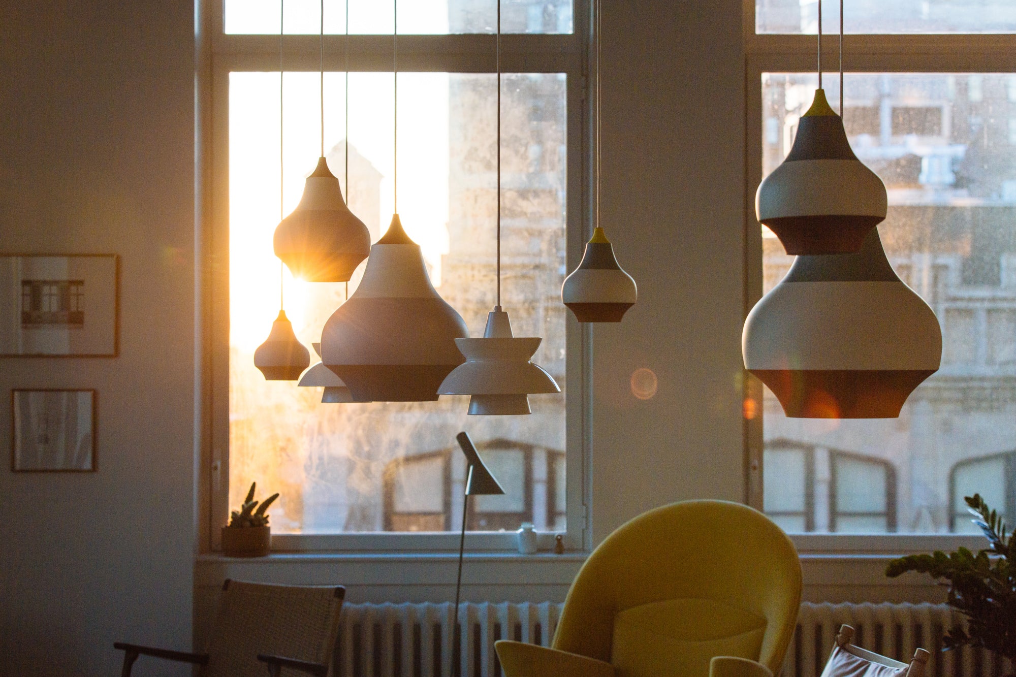 Lampa wisząca CIRQUE żółto-zielono-niebieski z czerwoną końcówką