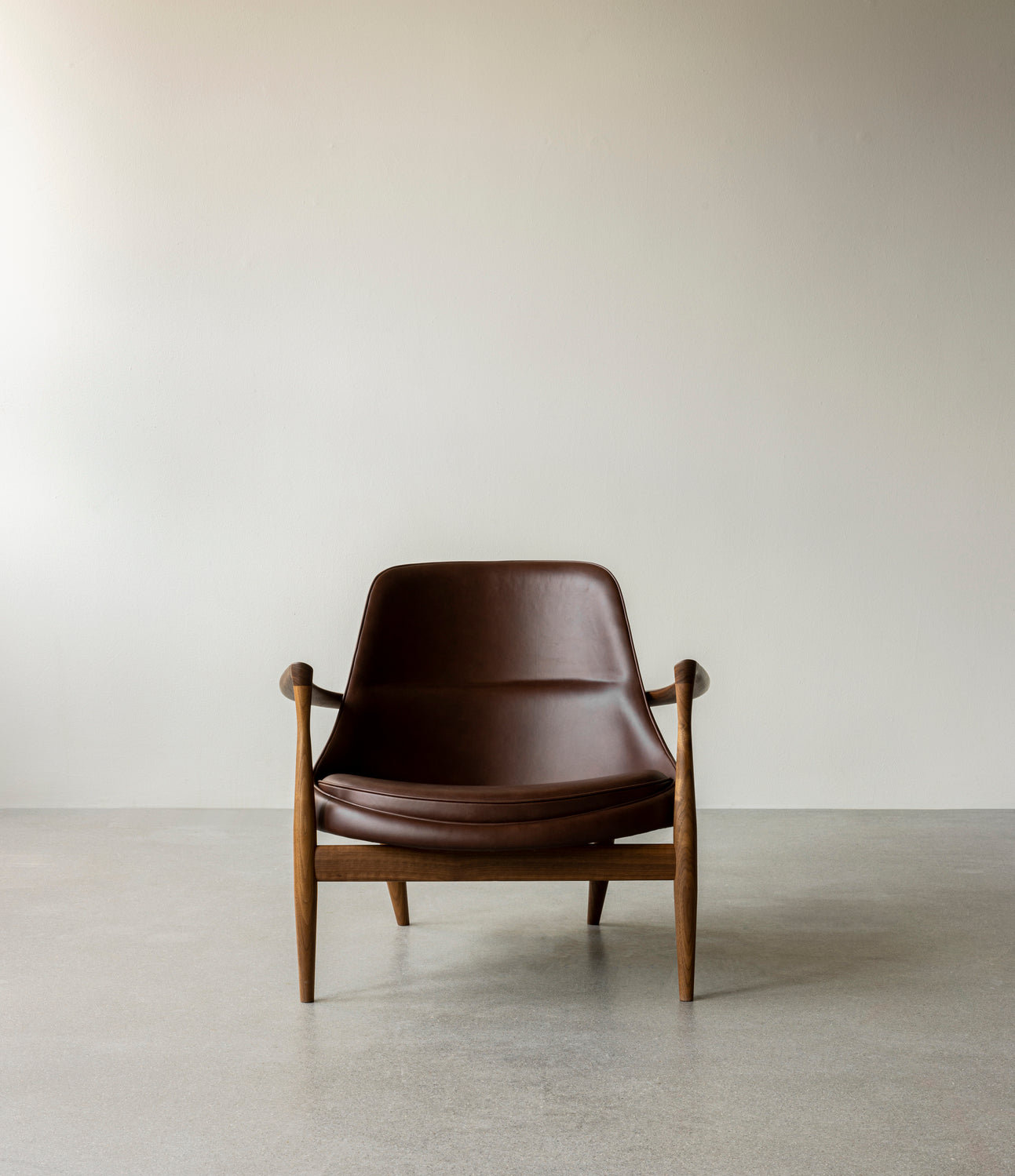 ELIZABETH armchair brown leather with oak base
