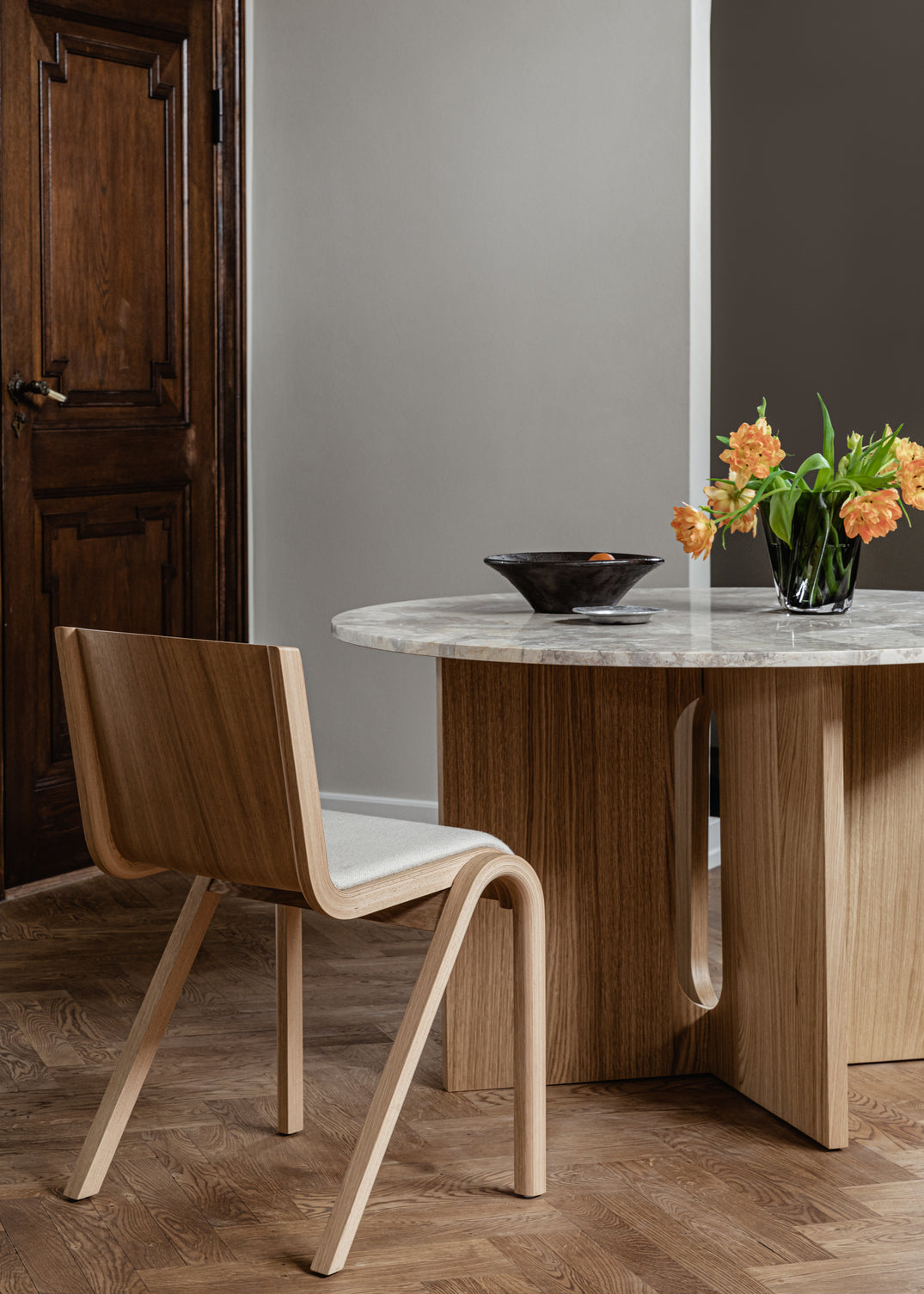 READY chair beige boucle with oak base