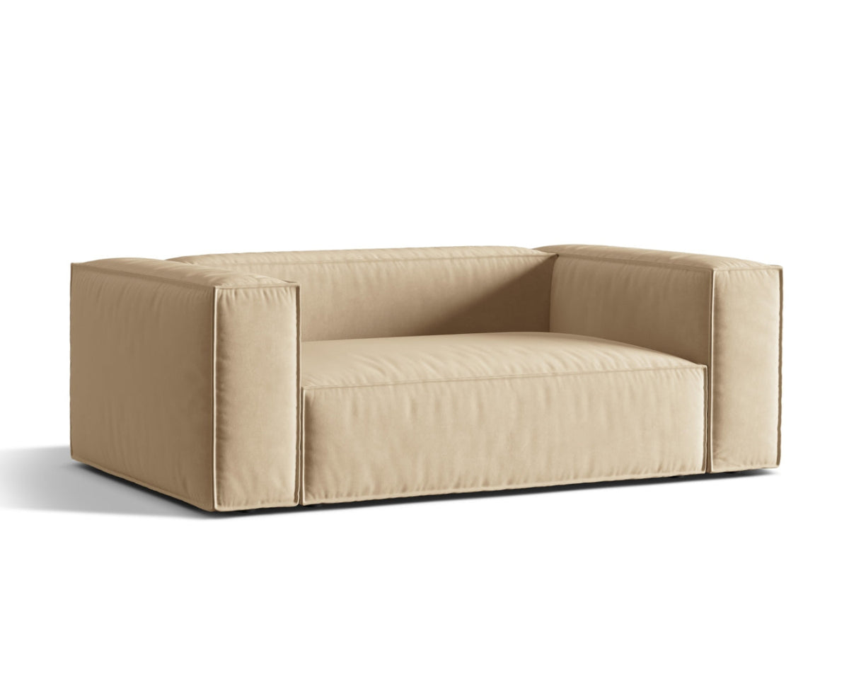 Sofa aksamitna 2-osobowa NURIA nude – ujęcie boczne