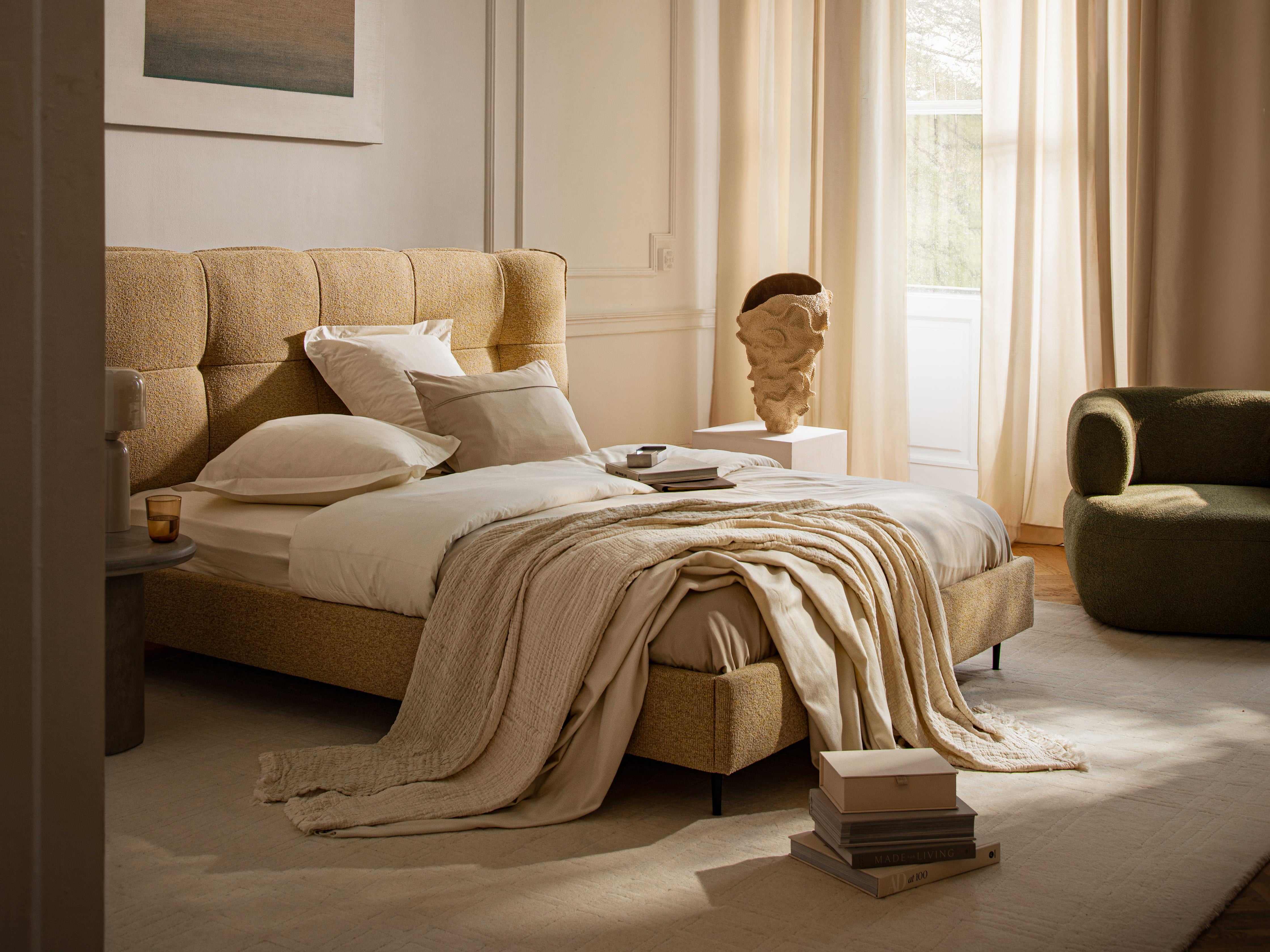 ERIC bed light gray boucle