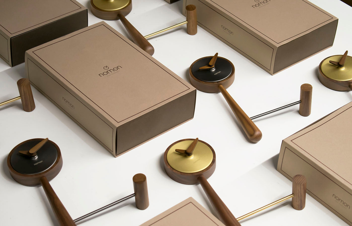 MINI PUNTERO table clock walnut wood with brass finish