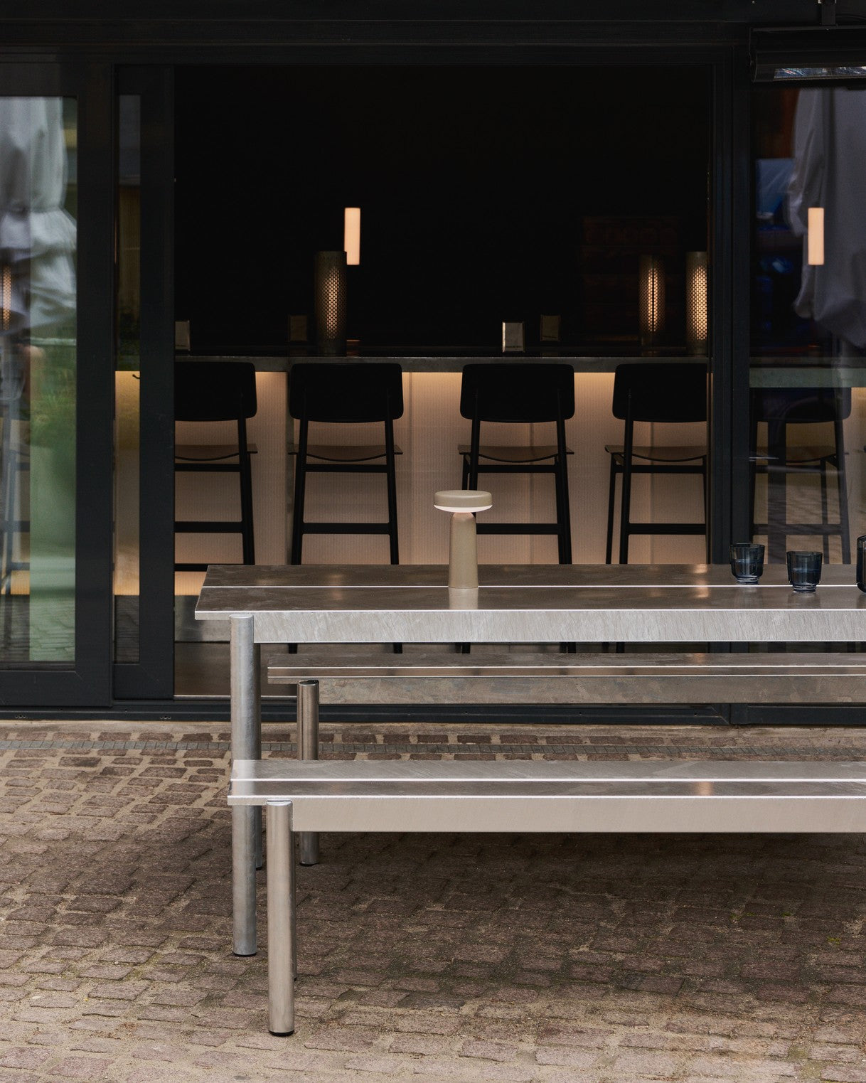 Portable outdoor lamp EASE taupe