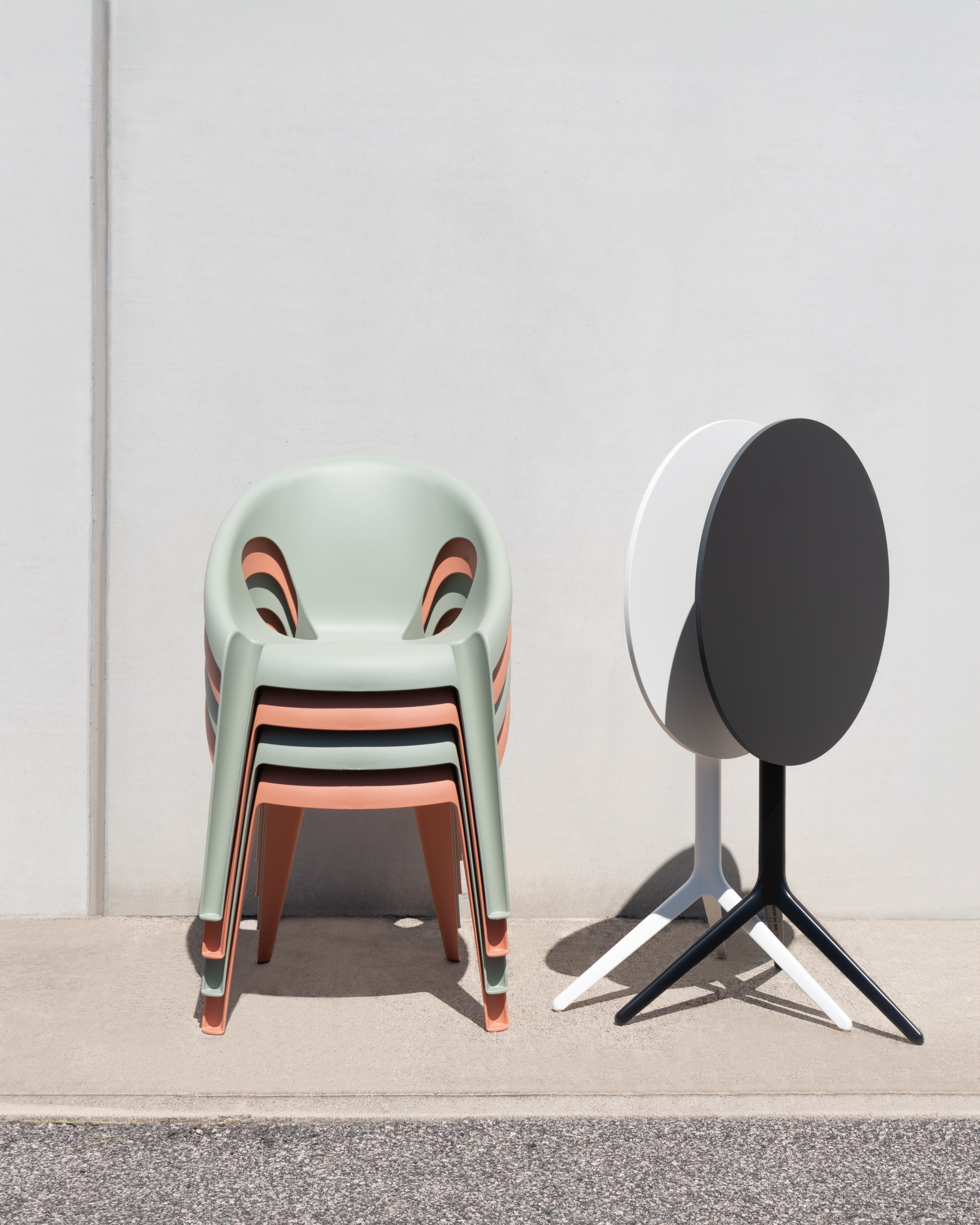 Round outdoor table CENTRAL white