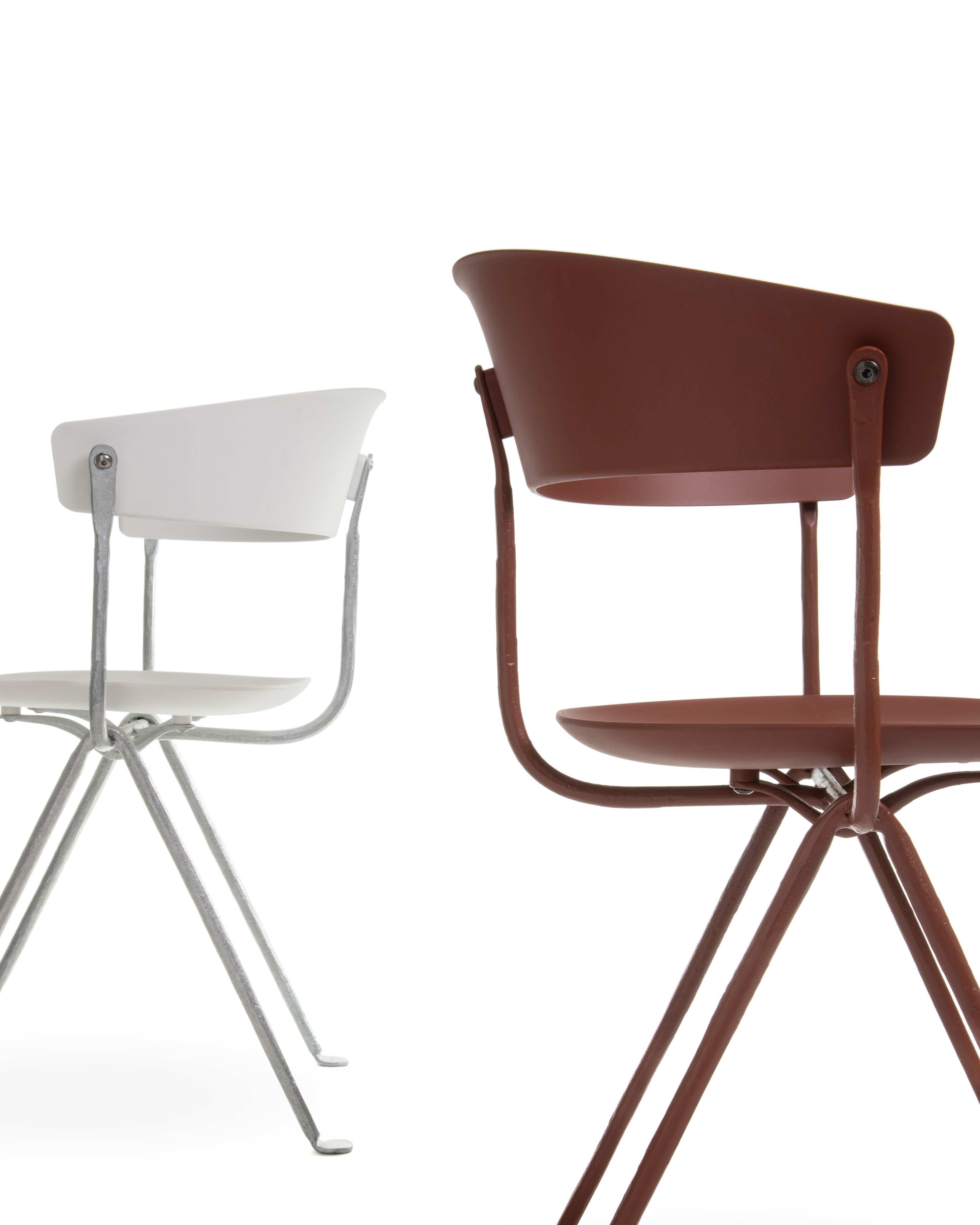 OFFICINA chair with a brown base and brown seat