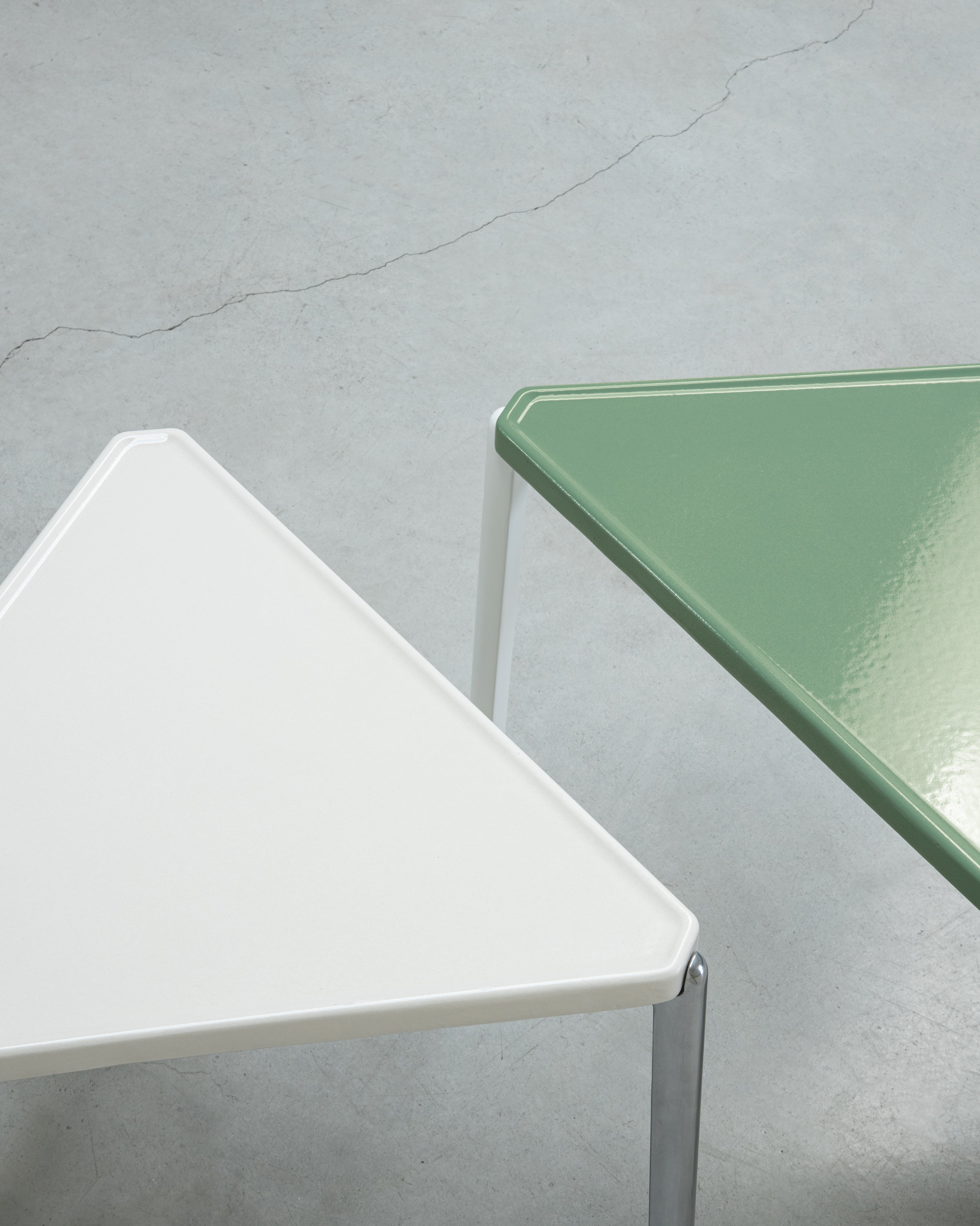 TAMBOUR Beistelltisch blauer Beton