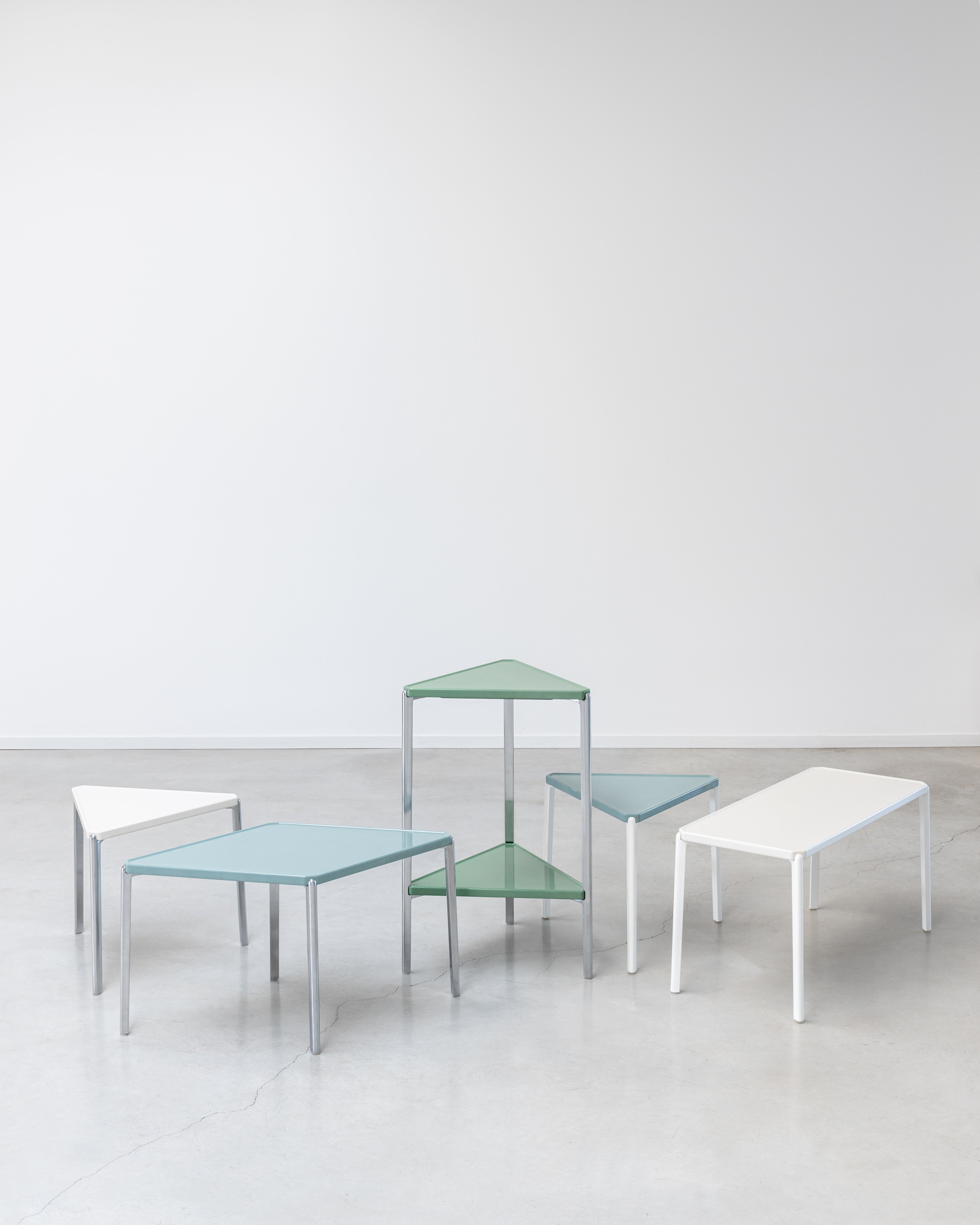 TAMBOUR Beistelltisch blauer Beton