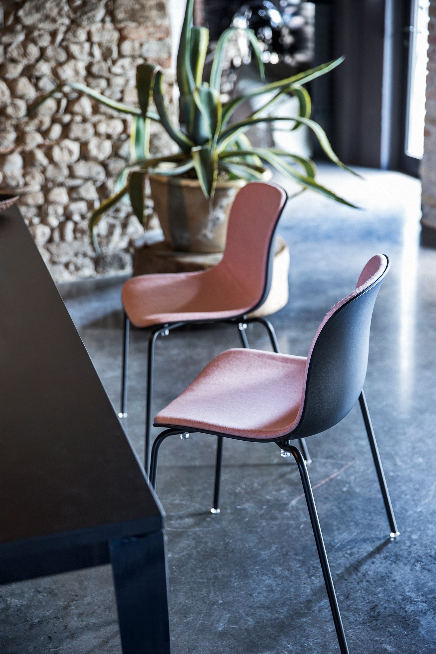 TROY chair black