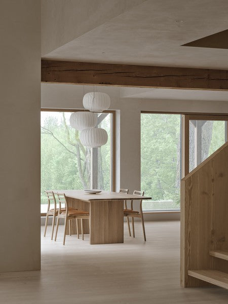 Tisch CABIN grauer Kalksteinplatte mit heller Eichenbasis