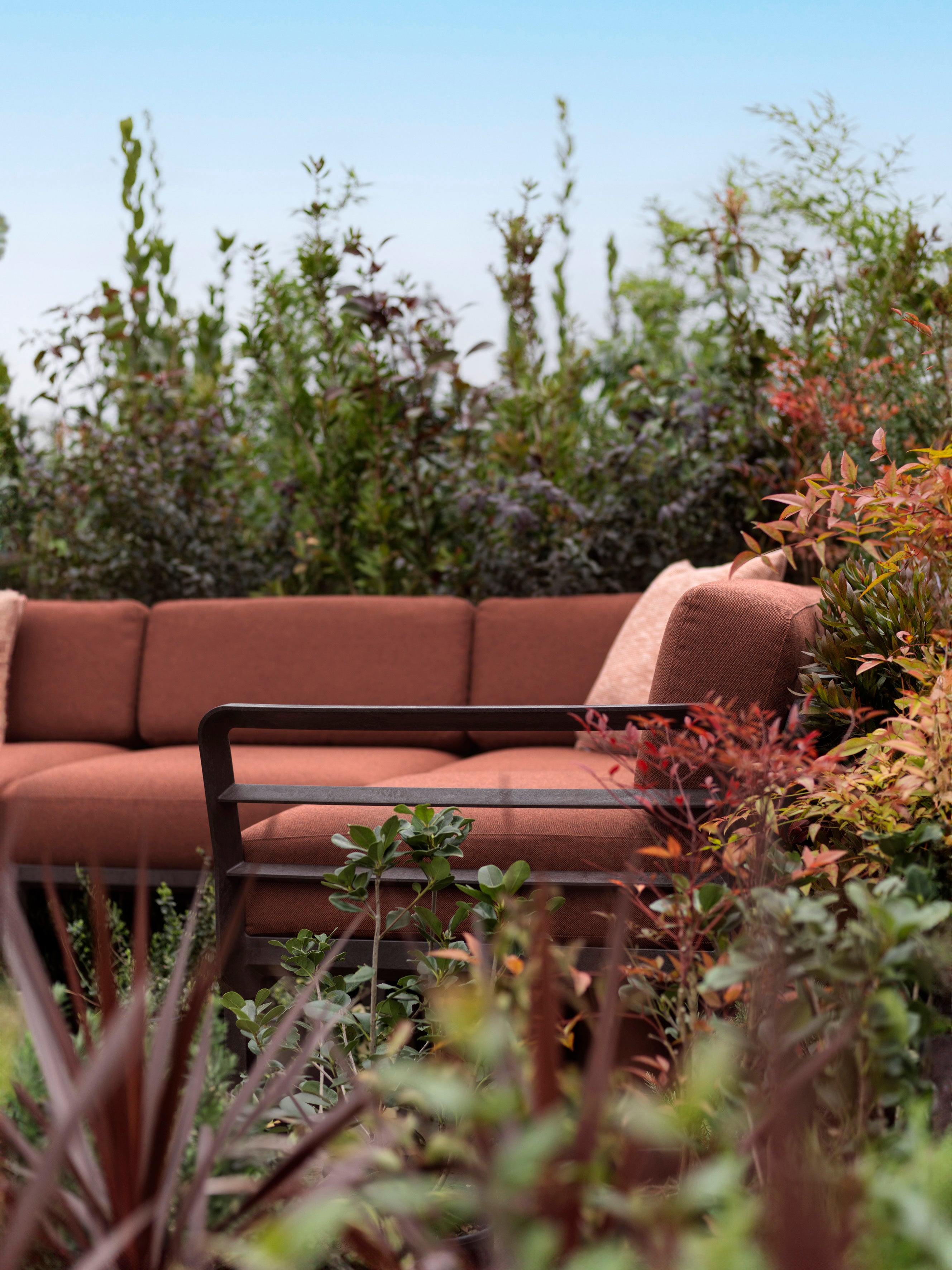 Modularer Außen-Ecksofa MAXIMO 5 grau mit braunem Gestell