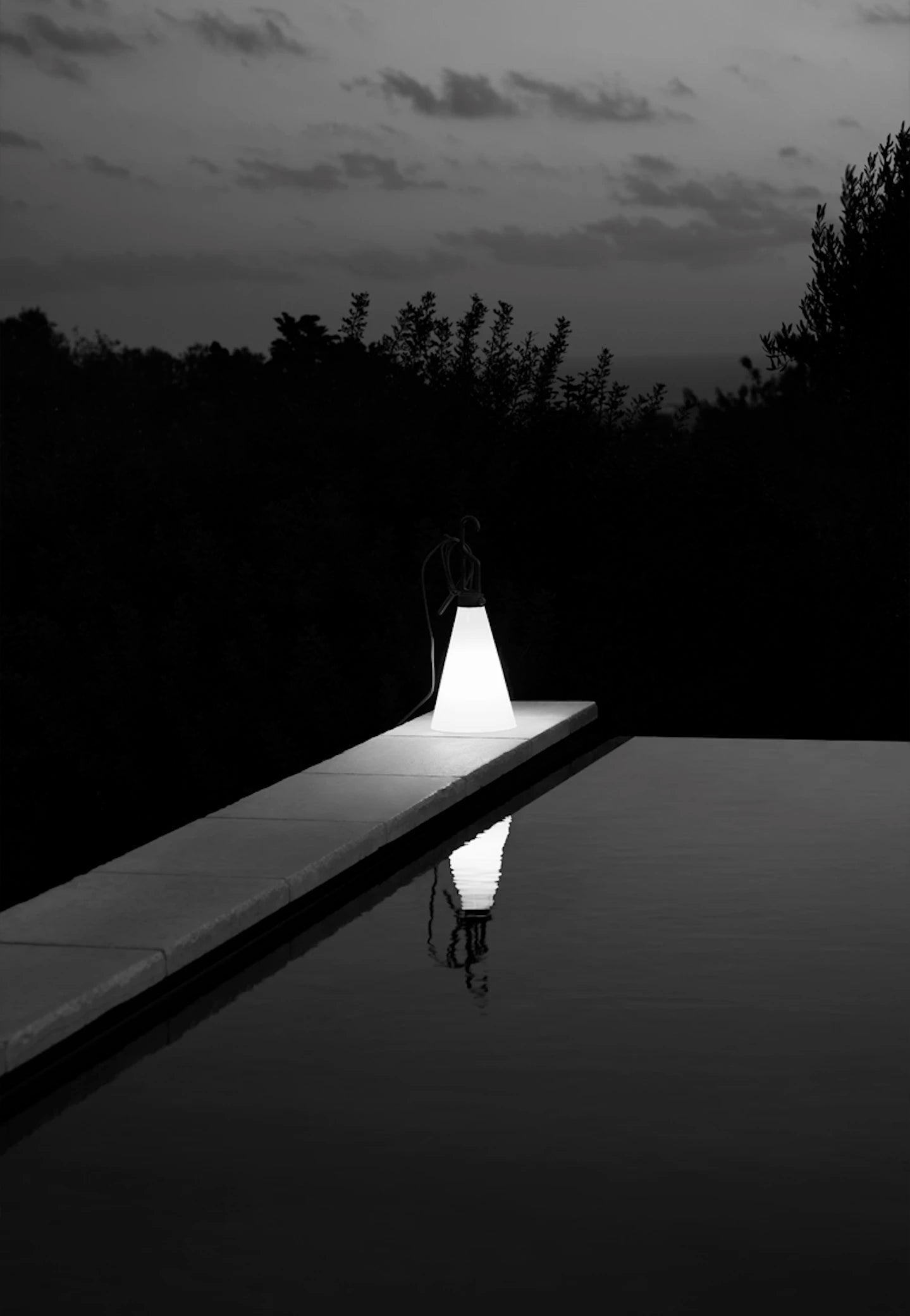 MAYDAY Black Outdoor Lamp