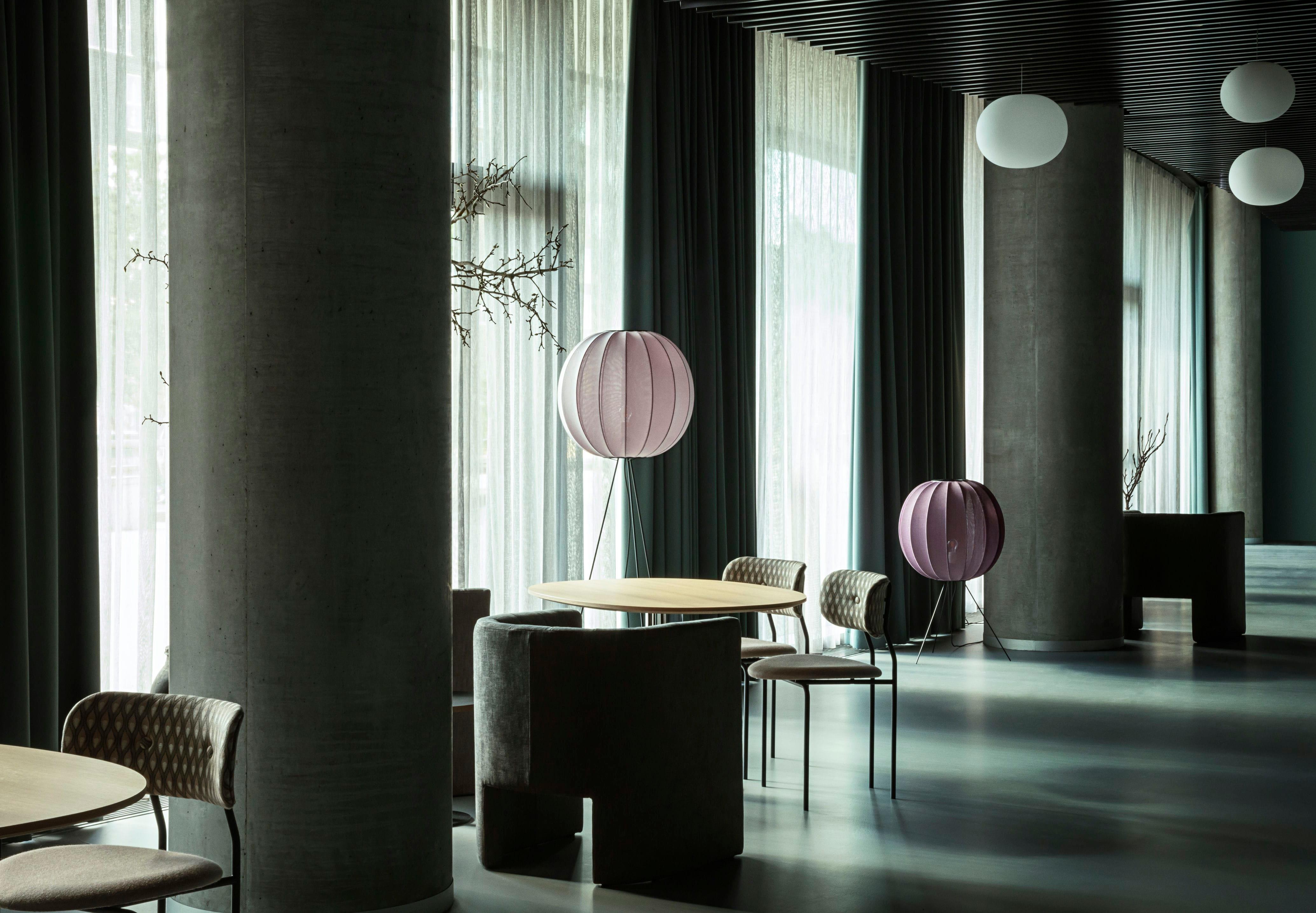 Lampa podłogowa trójnóg niska KNIT-WIT piaskowy