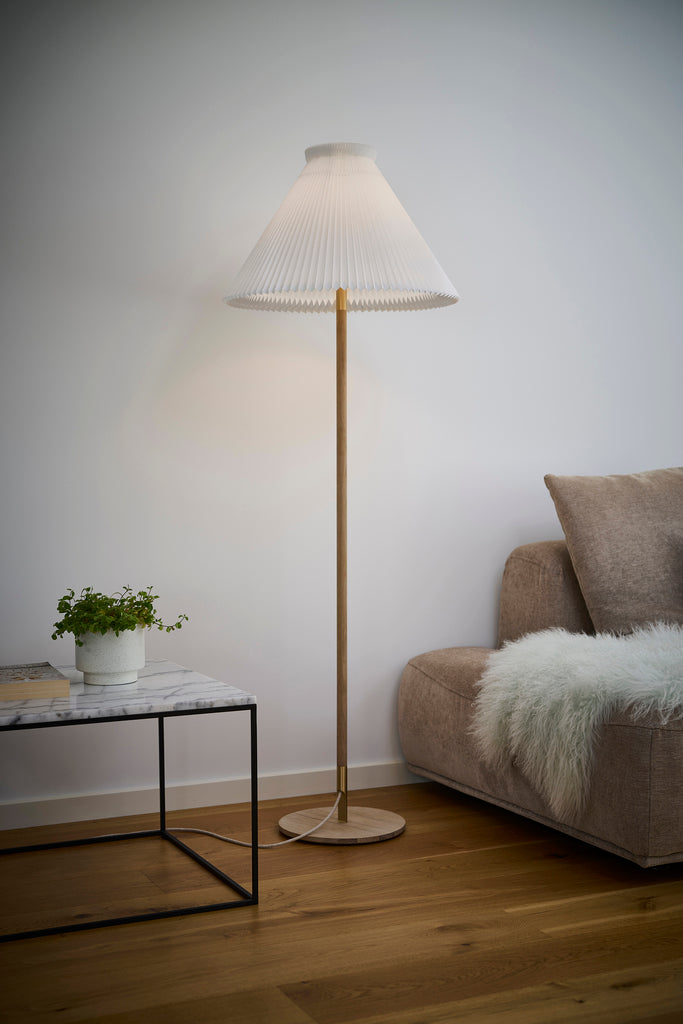 Lampa podłogowa MODEL 328 LK 80 biały z jasną dębową podstawą