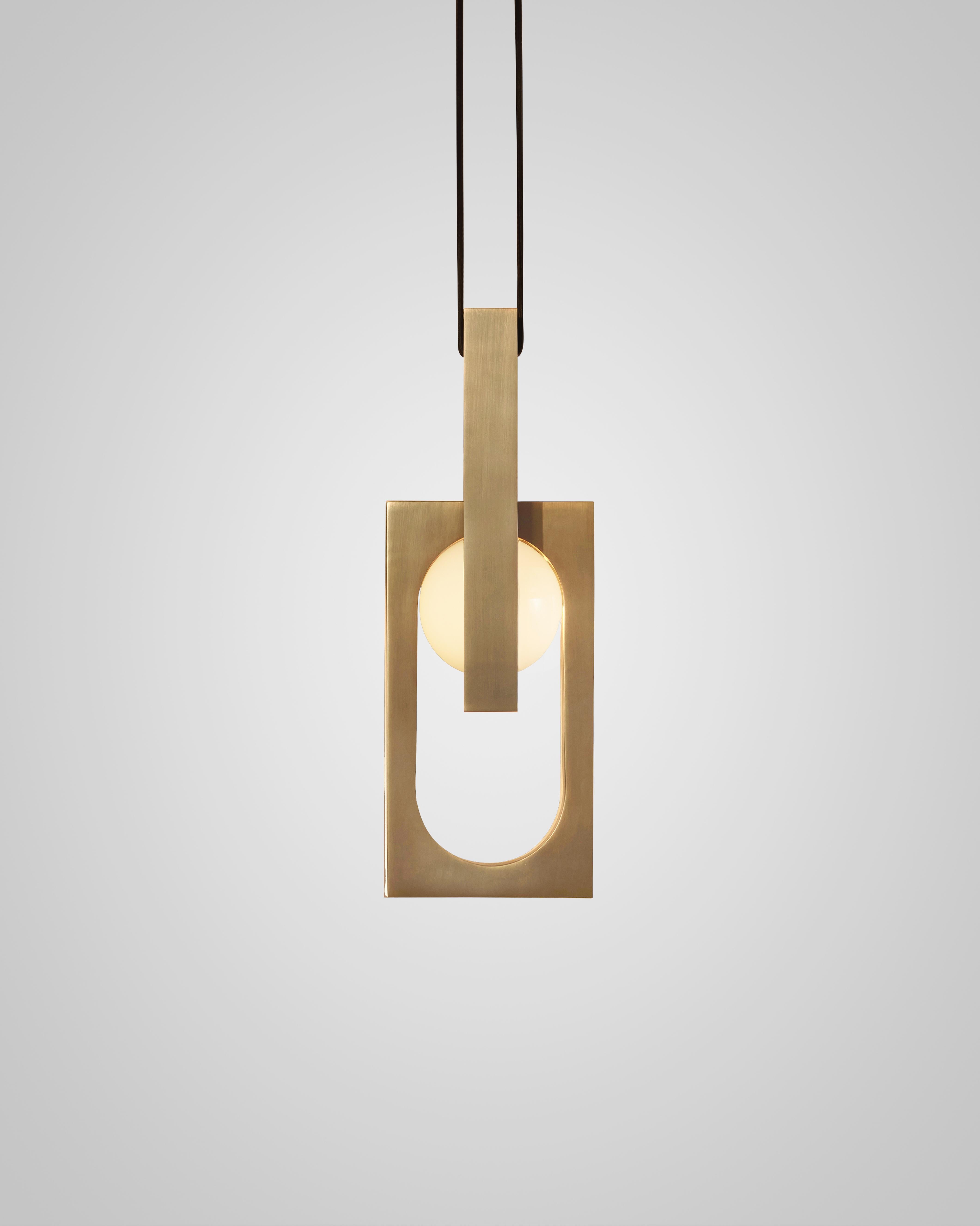 Lampa wisząca MYTHOS DUO opalowy klosz z mosiądzem