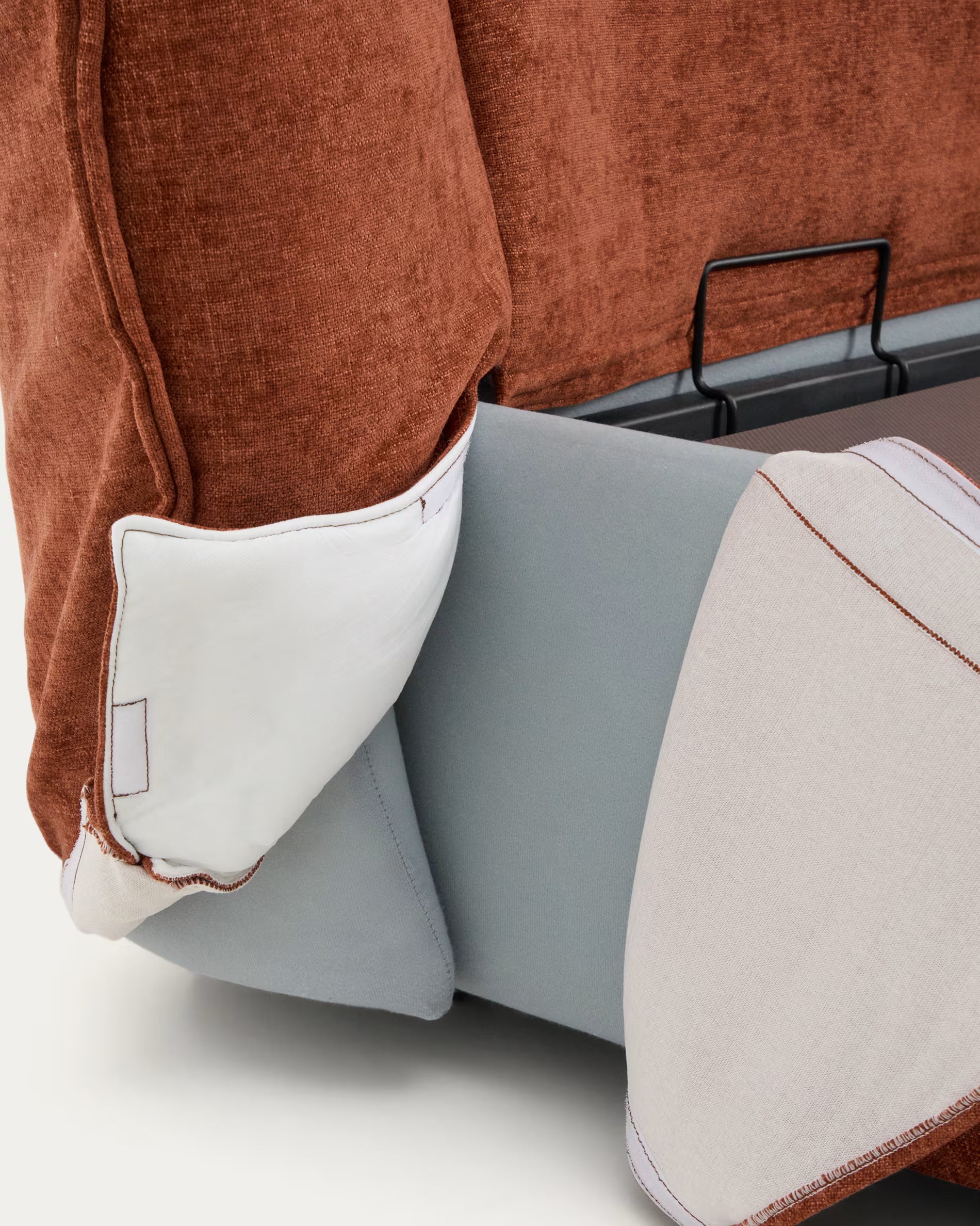 Łóżko z pojemnikiem na pościel ARVIAN ceglany szenil