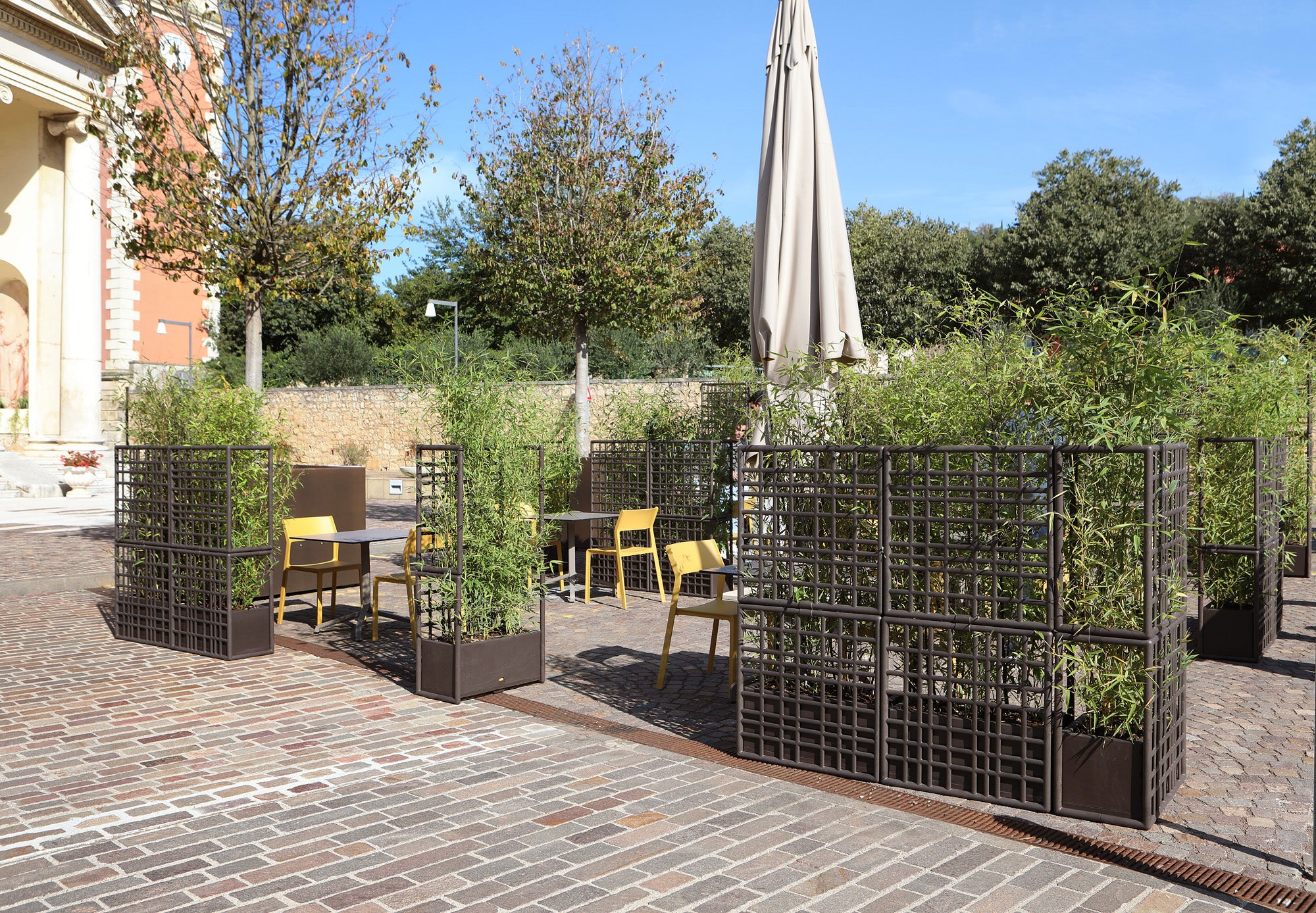 System modułowy zewnętrzny z donicą SIPARIO ziemisty brązowy