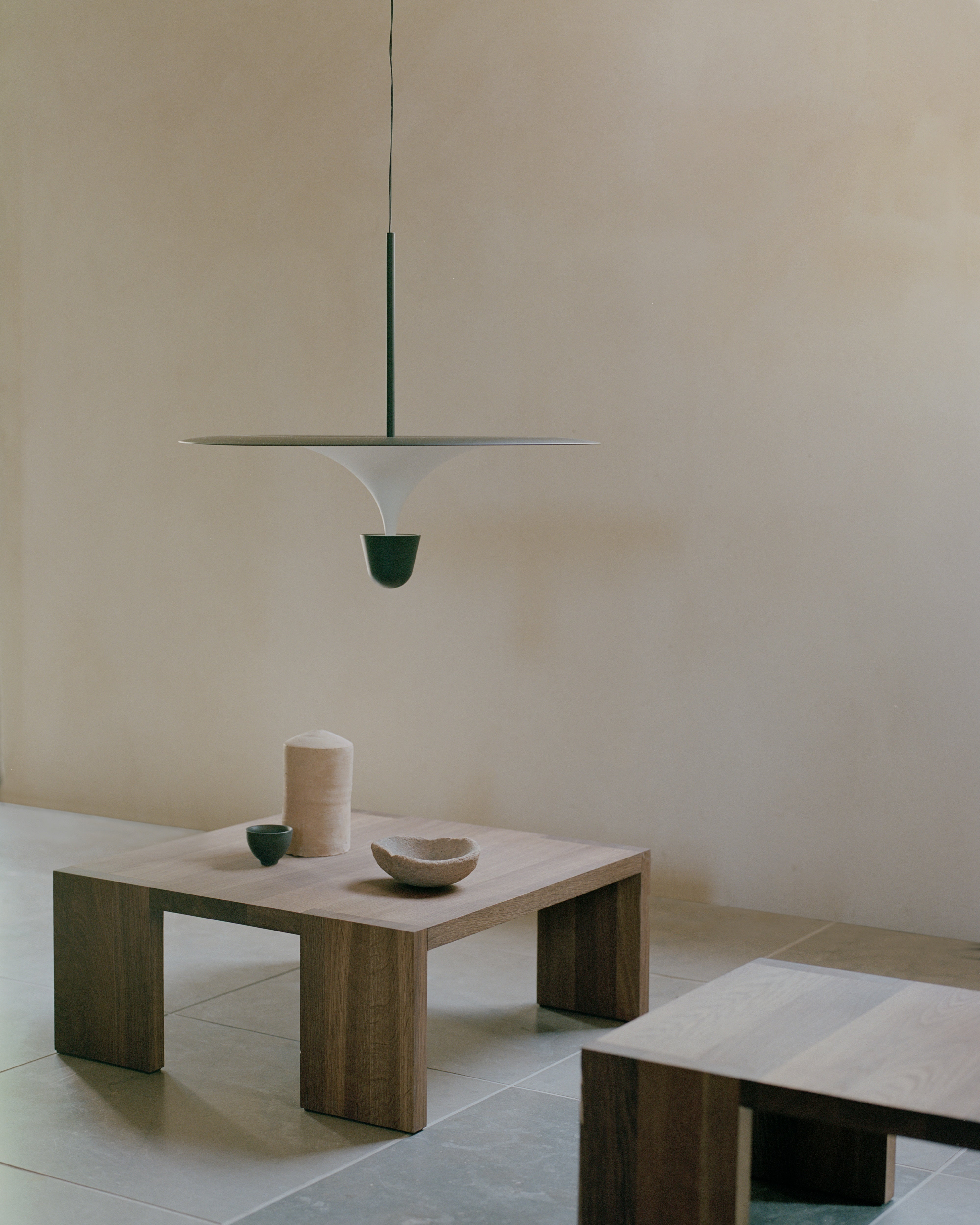 Stolik kawowy TENON ciemne drewno dębowe