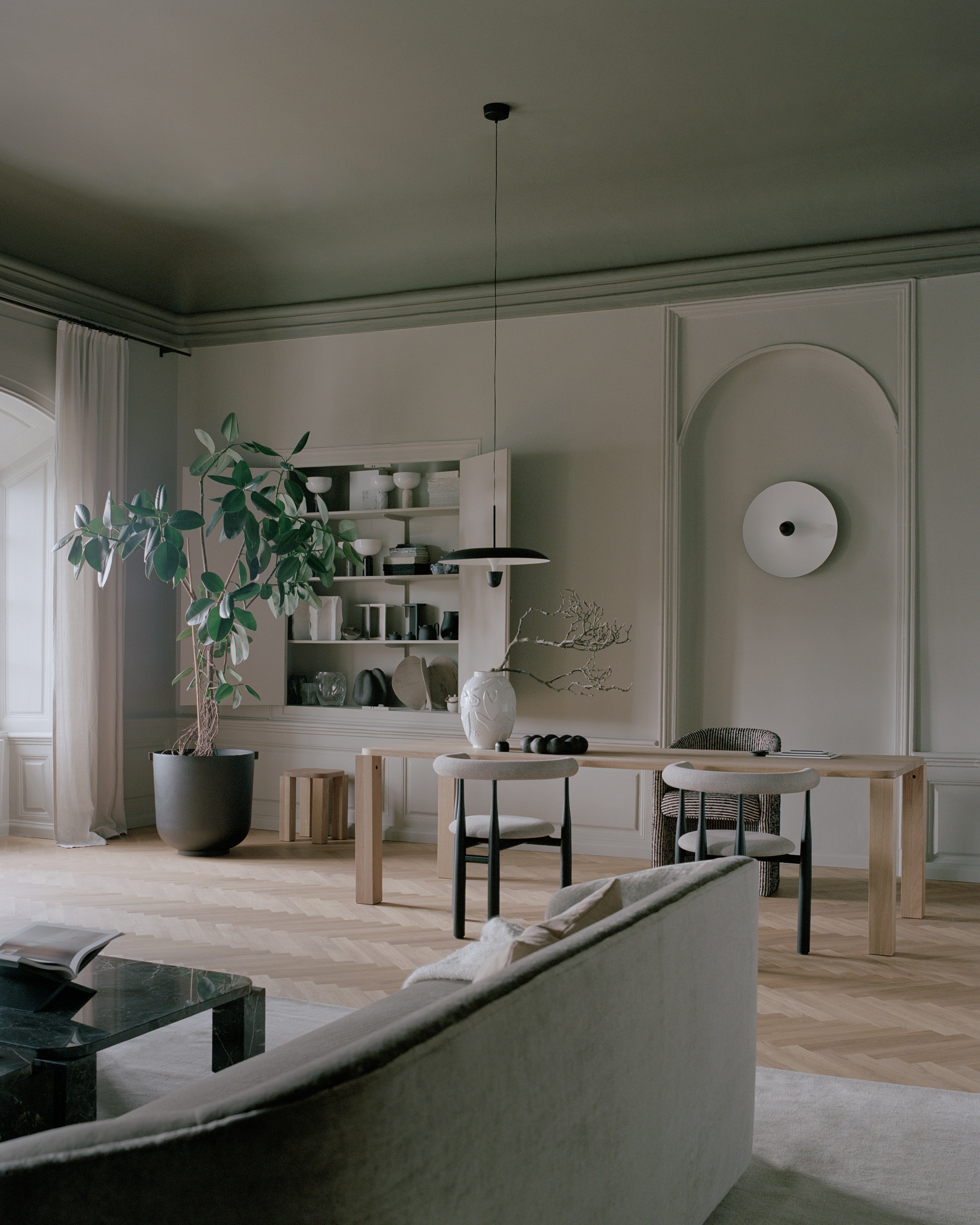 Lampa ścienna KANTARELL czarny z białym wykończeniem