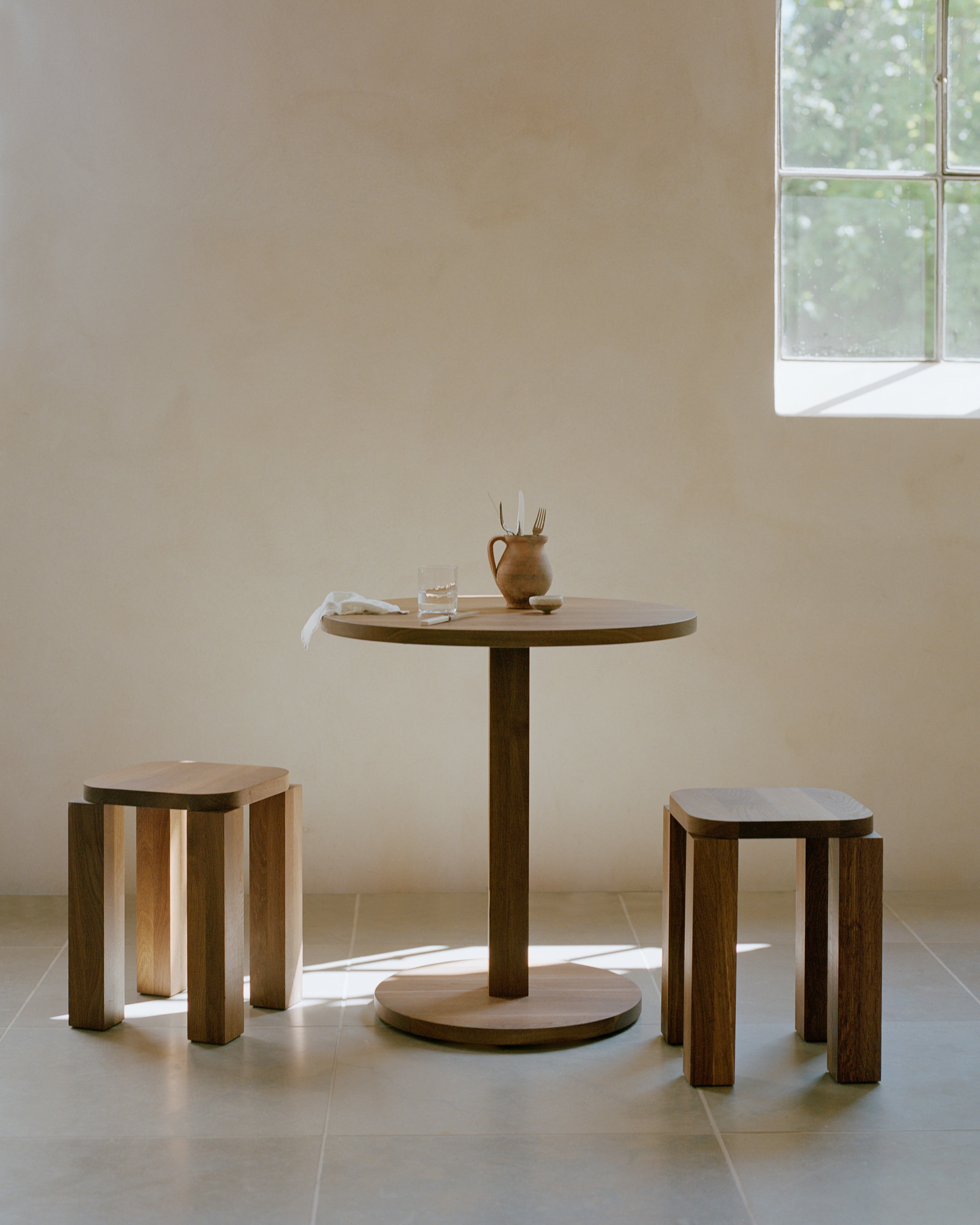 Stół bistro ATLAS ciemny dąb