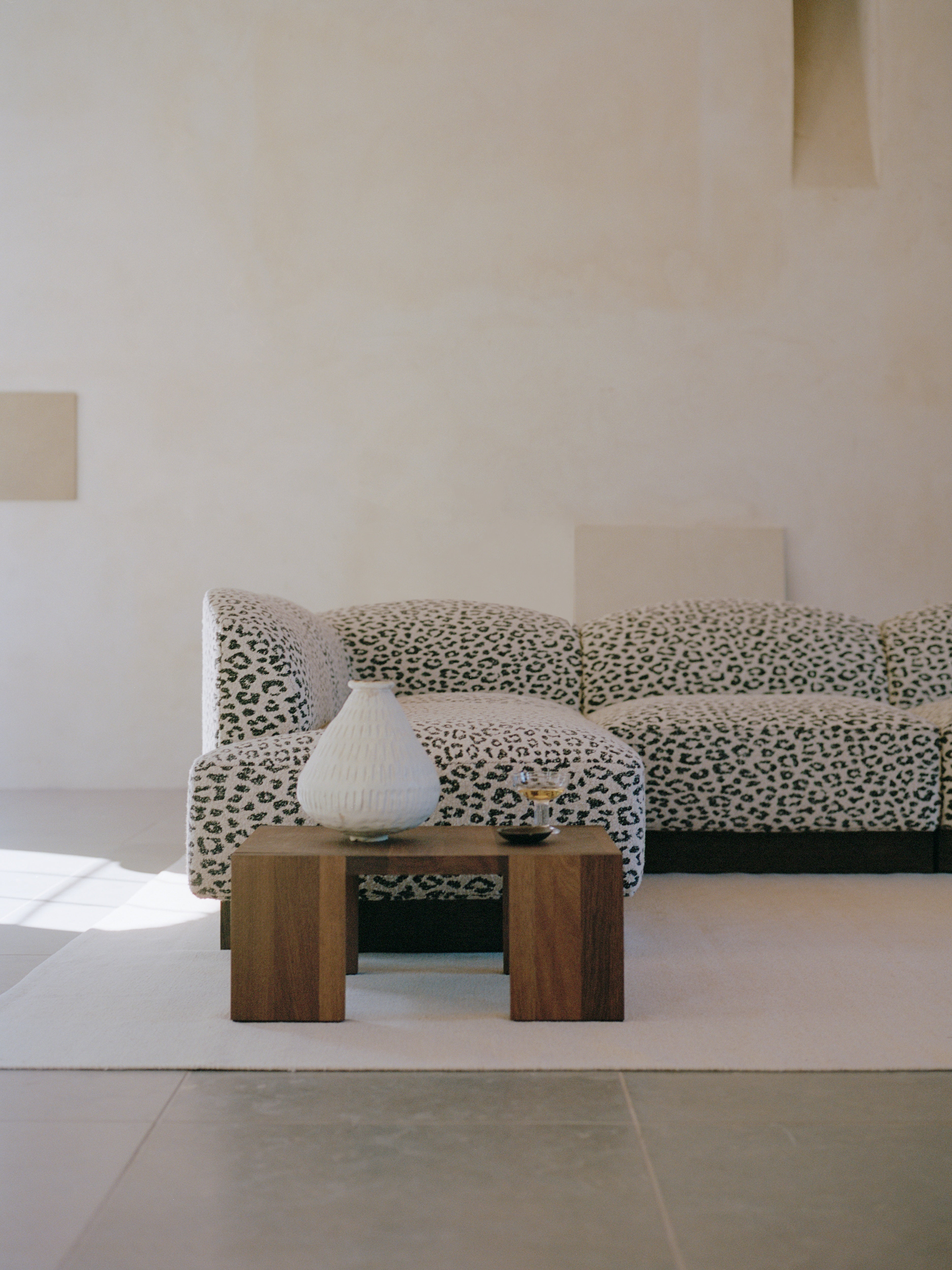 Stolik kawowy TENON ciemne drewno dębowe