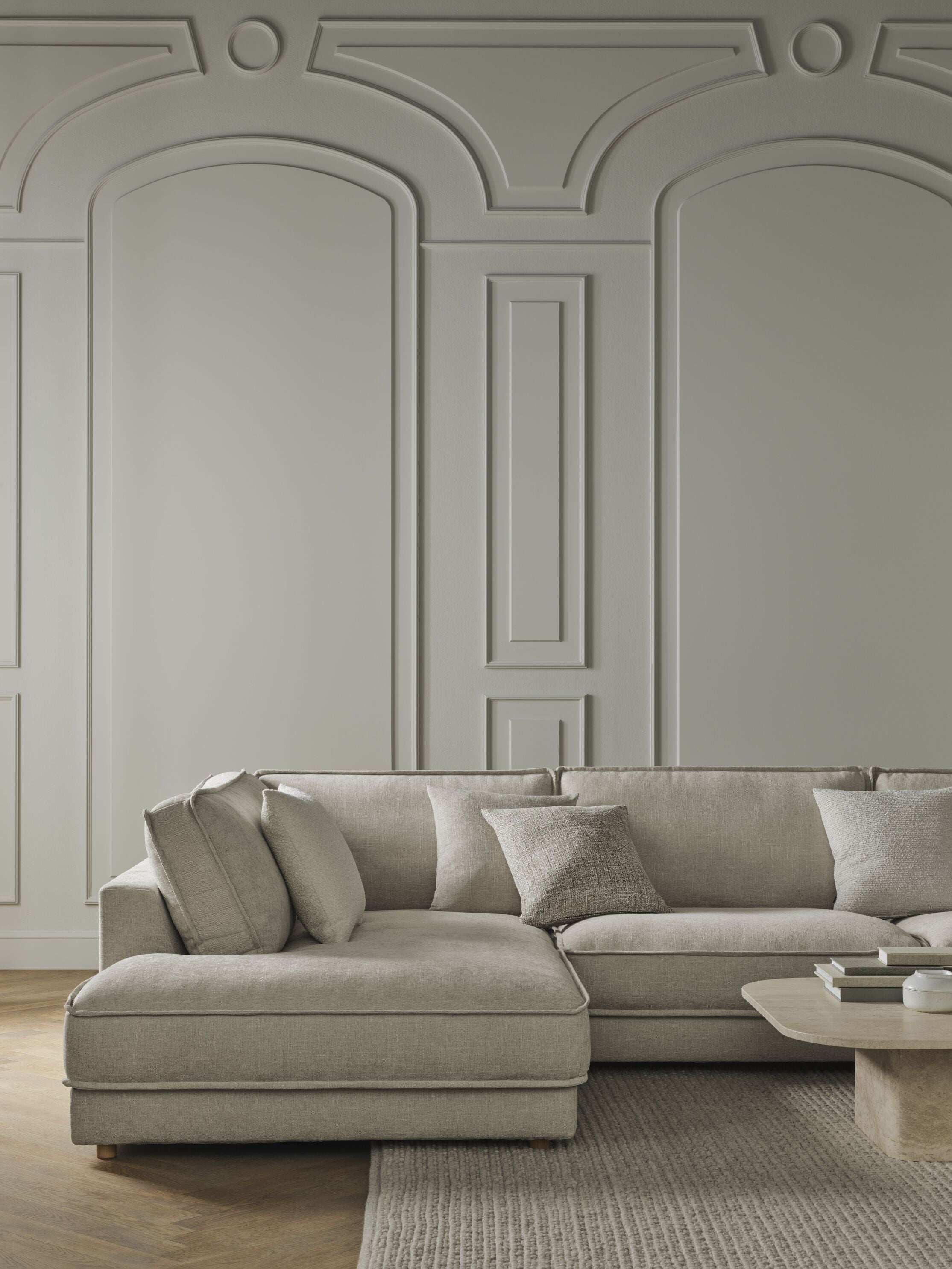 Sofa modułowa NOORA - szezlong prawostronny z bieloną podstawą