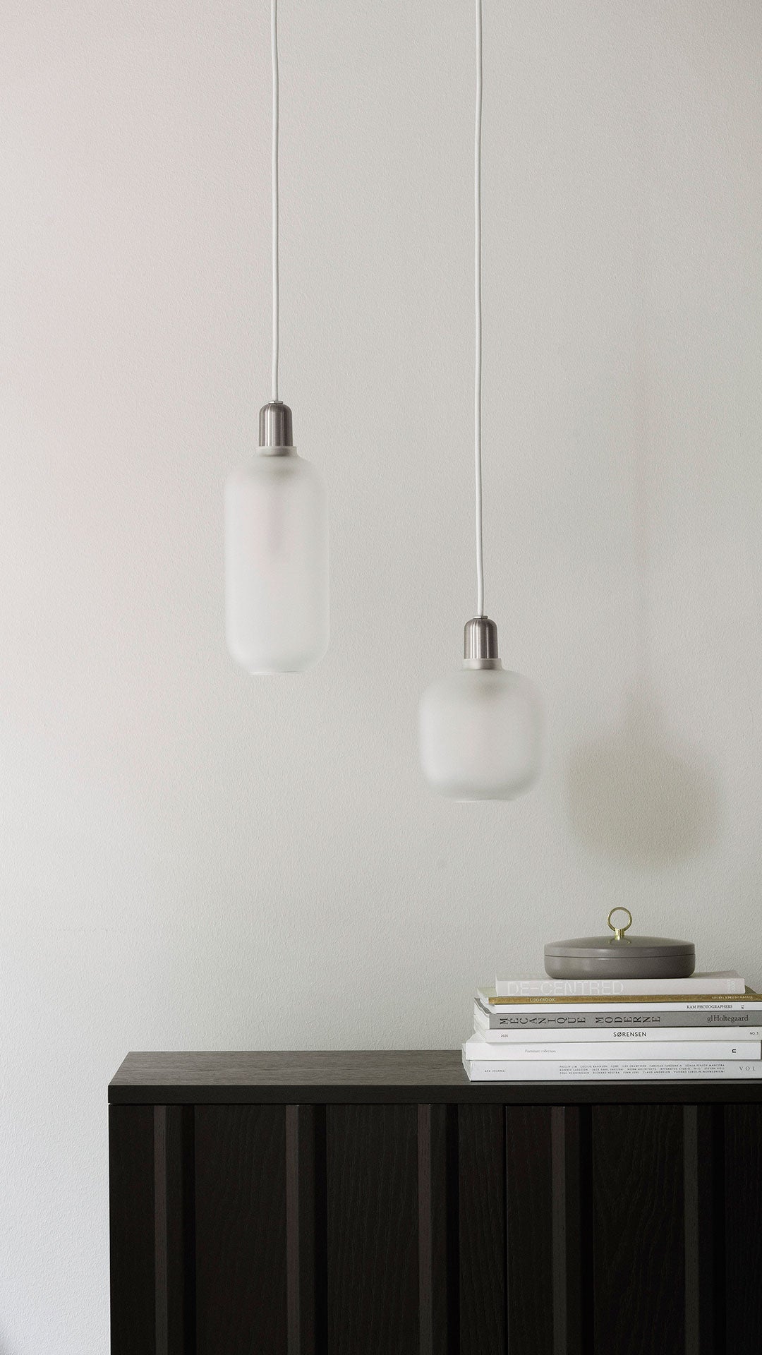 AMP LARGE Pendelleuchte, Mattglas mit Silberfinish