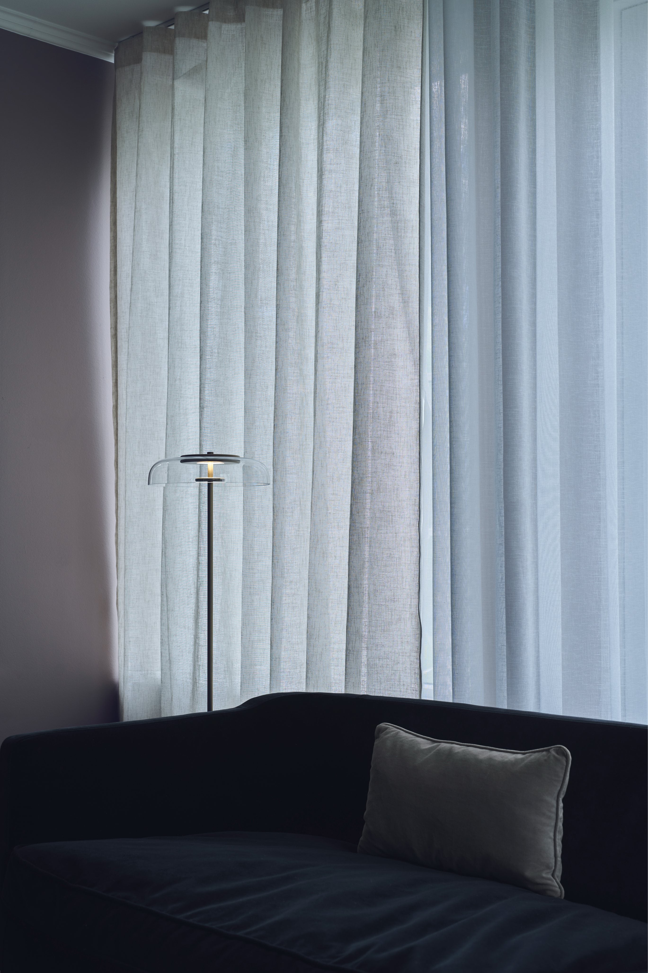 Stehlampe BLOSSI gold mit transparentem Glas