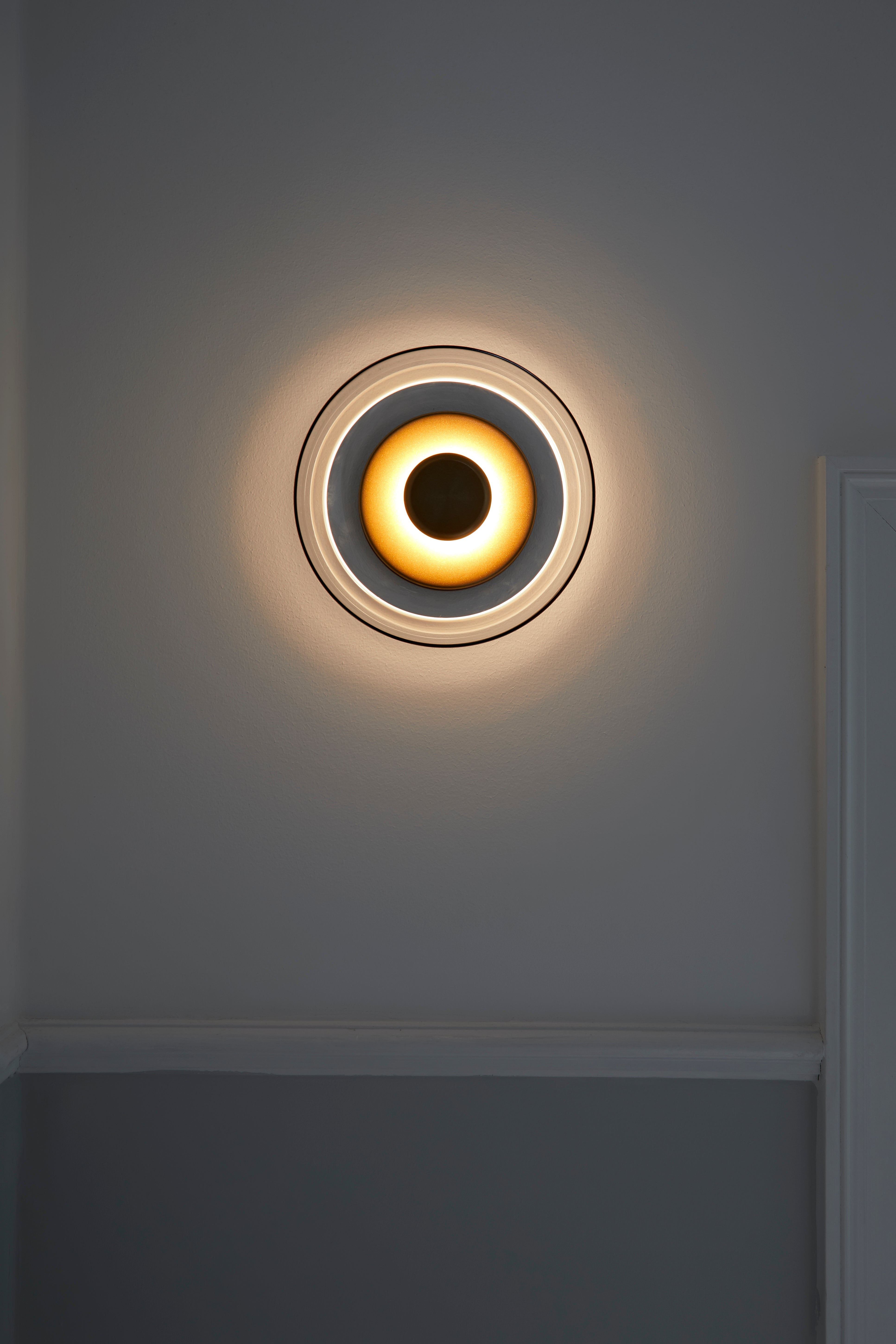 Wandleuchte BLOSSI gold mit opalem Glas