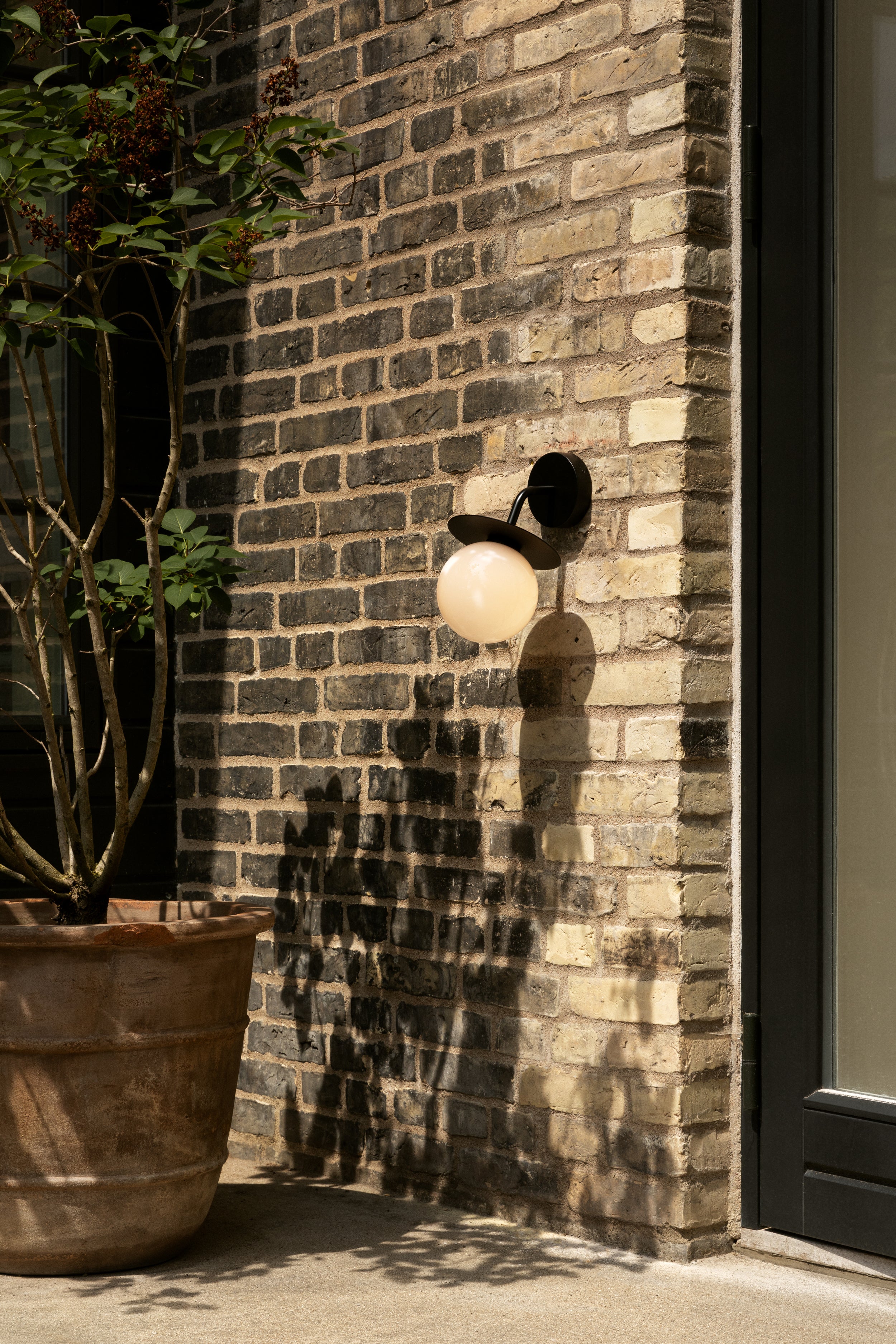 Outdoor wall lamp LIILA black with opal glass