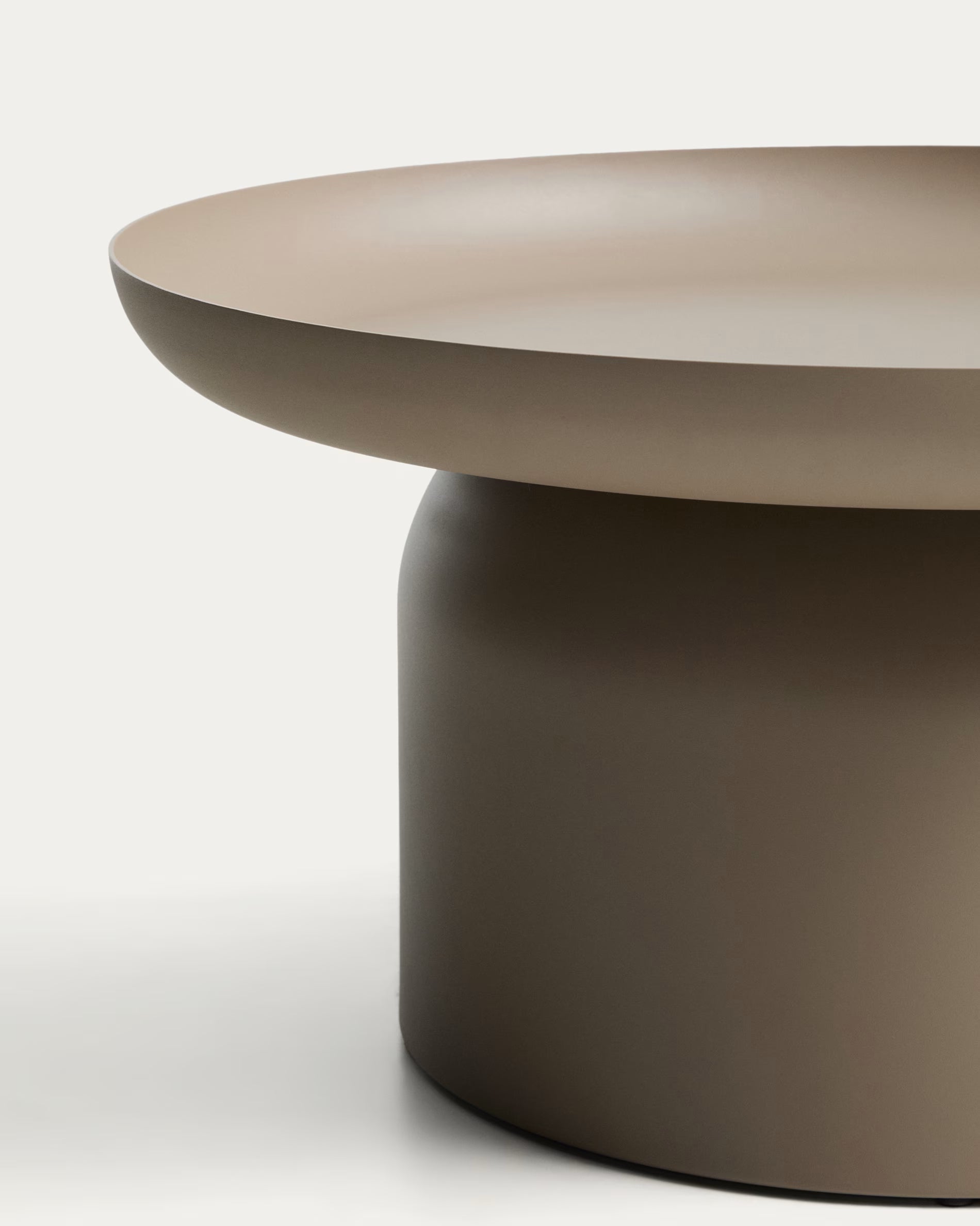 Stolik kawowy ogrodowy ARCOLA taupe – Kave Home