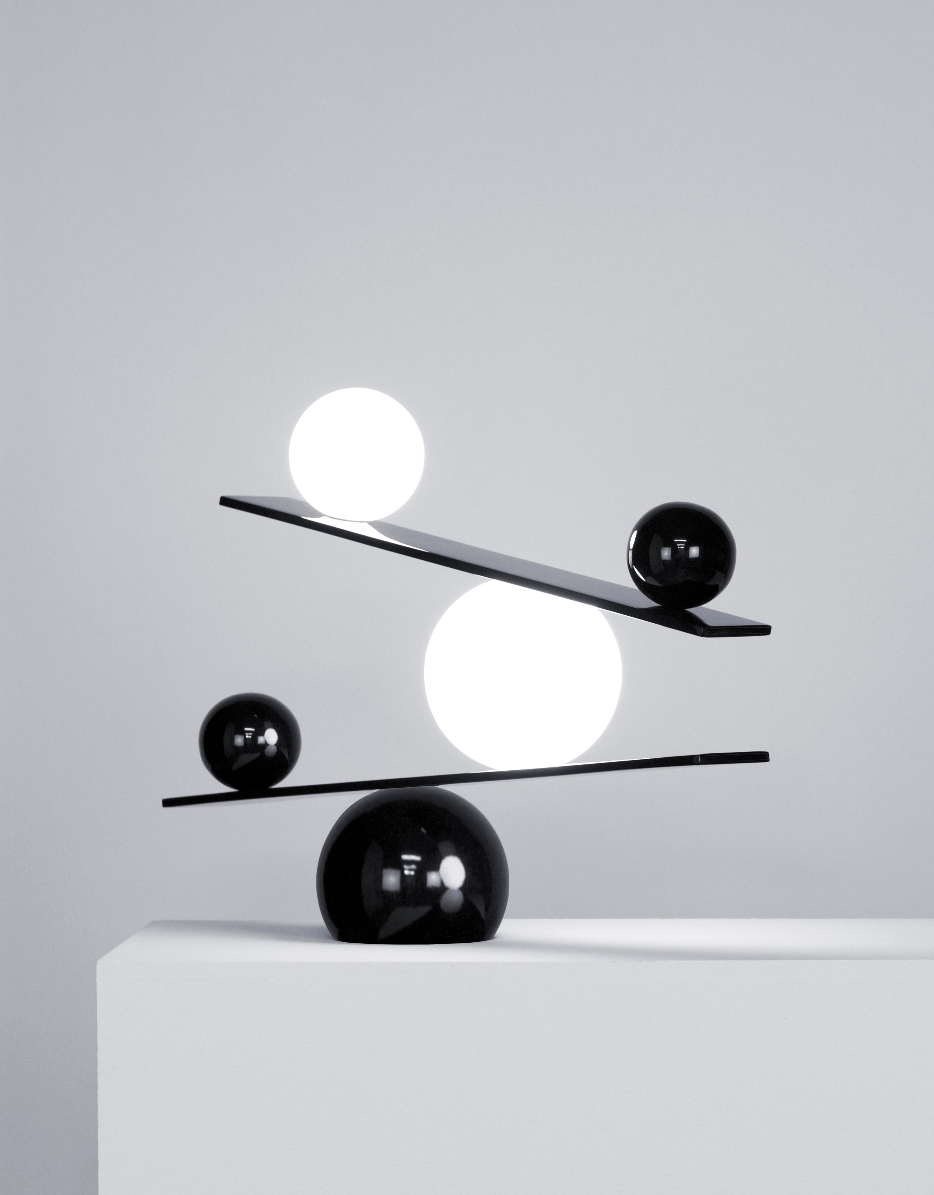 BALANCE black table lamp