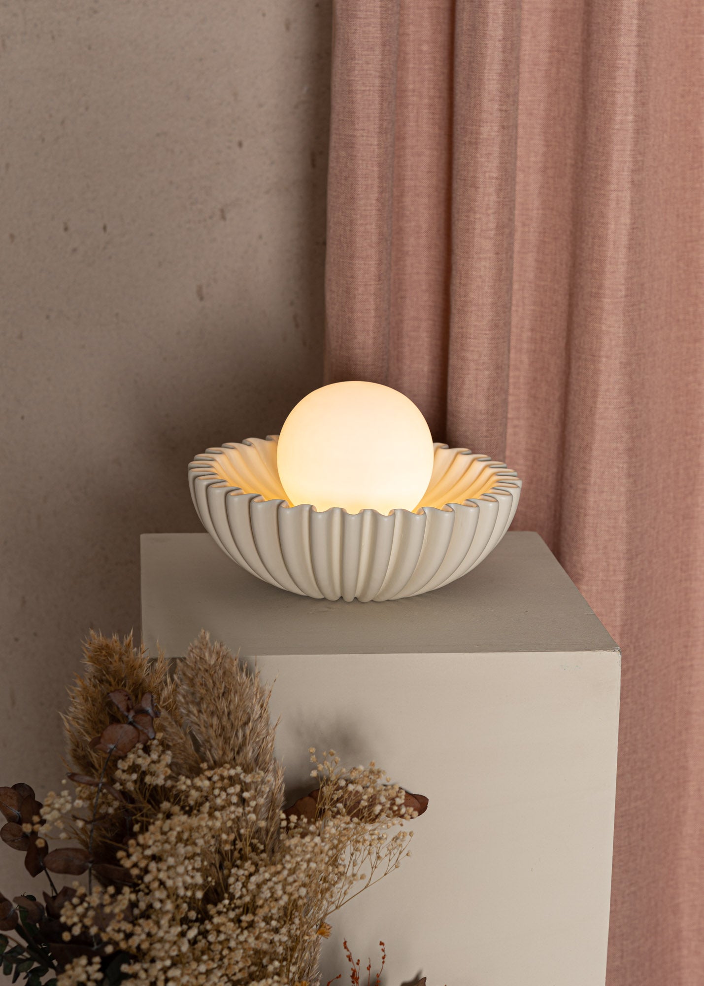 OSTRO ecru table lamp