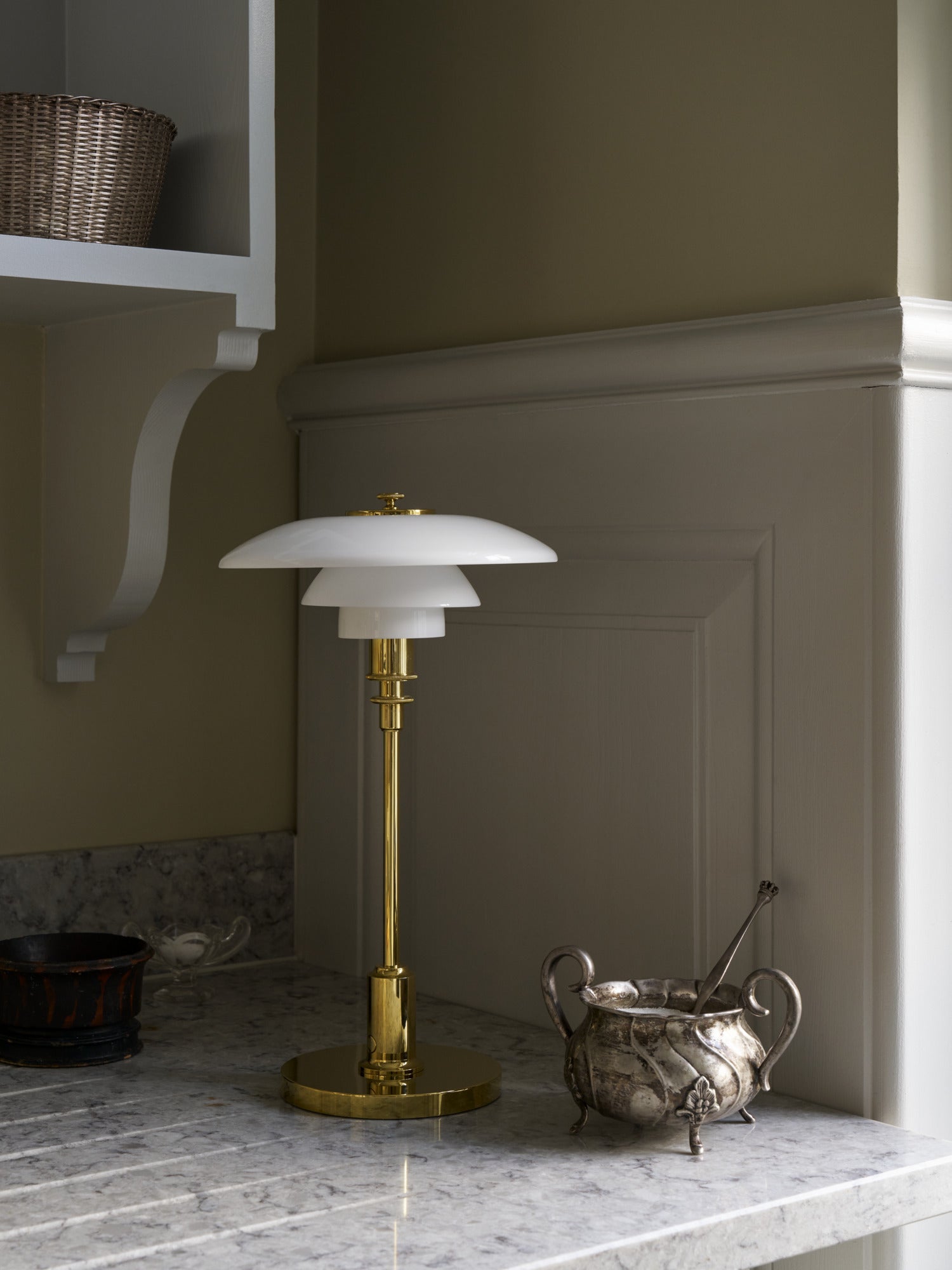 Lampa przenośna PH 2/1 biały z mosiężną podstawą