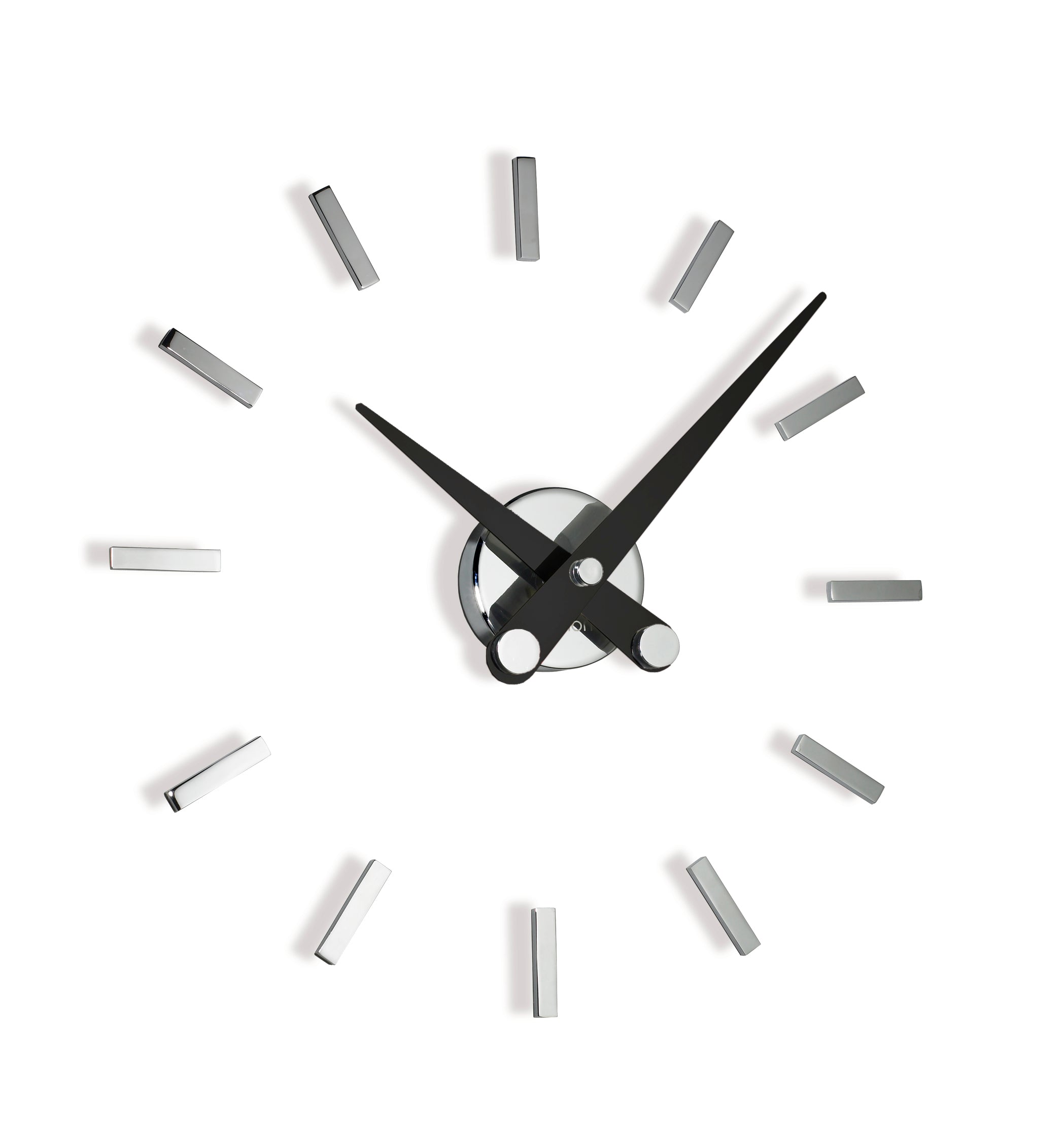 Wanduhr PUNTOS SUSPENSIVOS verchromt mit schwarzer Oberfläche