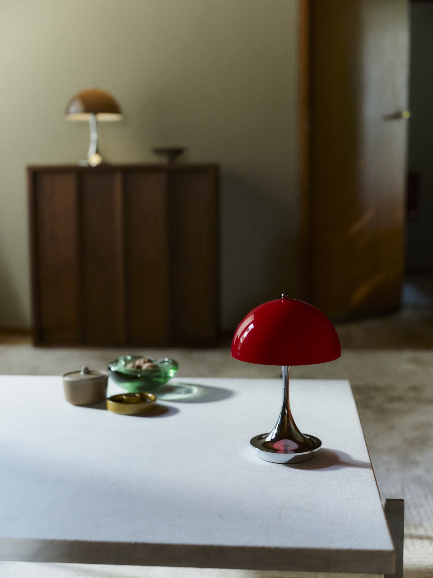 Tragbare Lampe PANTHELLA 160 rot mit verchromtem Fuß