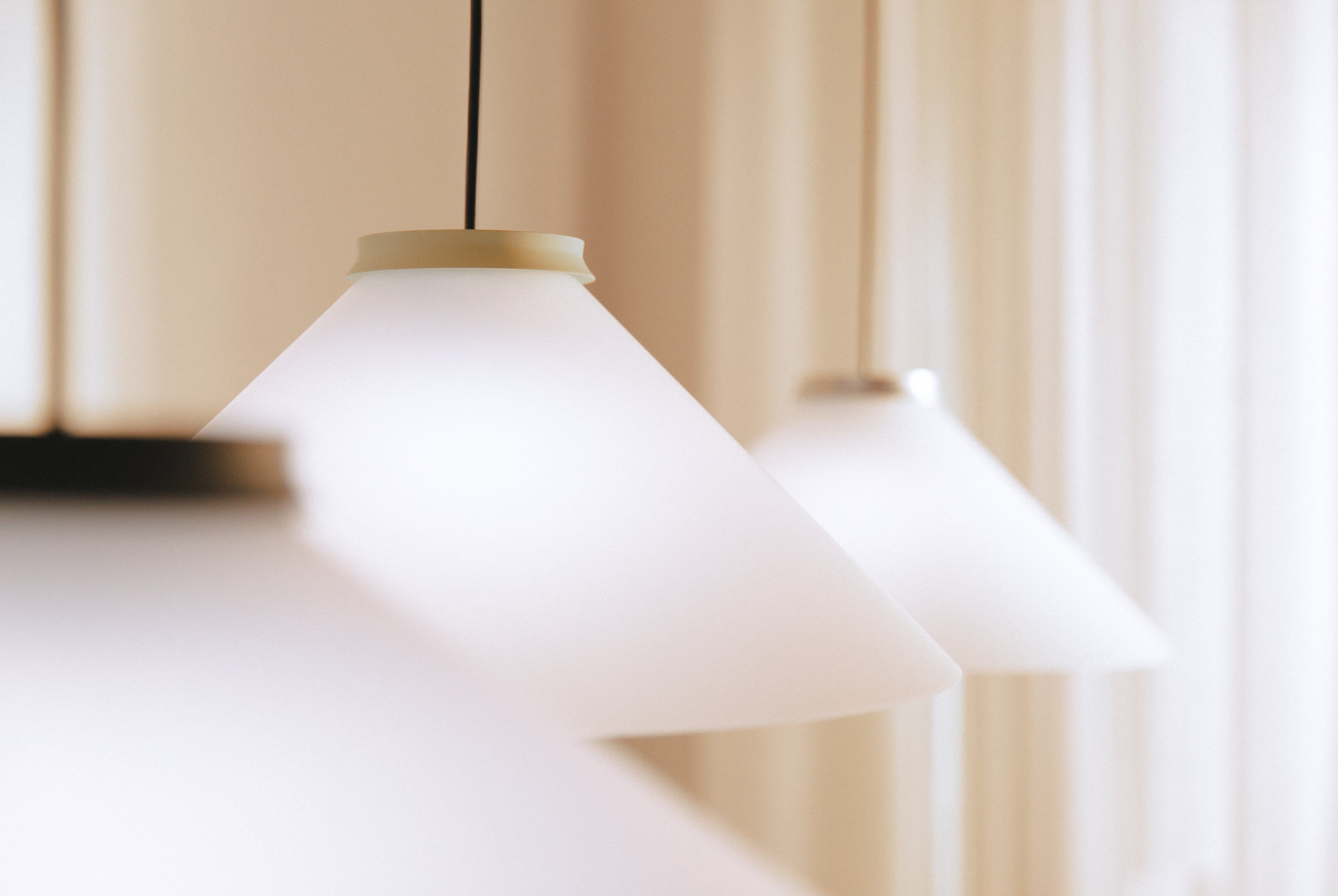 Pendelleuchte ALINE hellgelb mit weißem Schirm