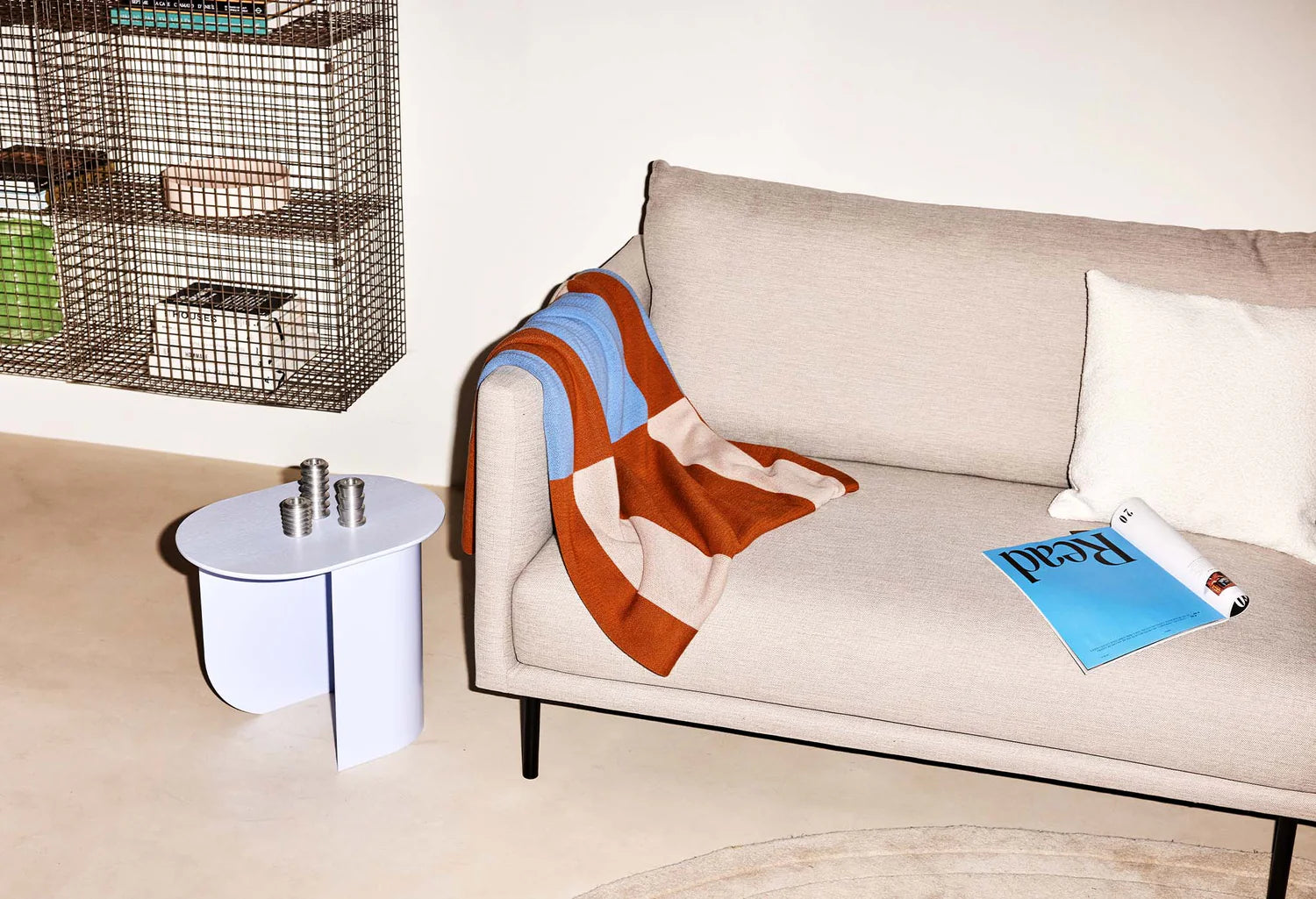 PLATEAU Lilac Side Table