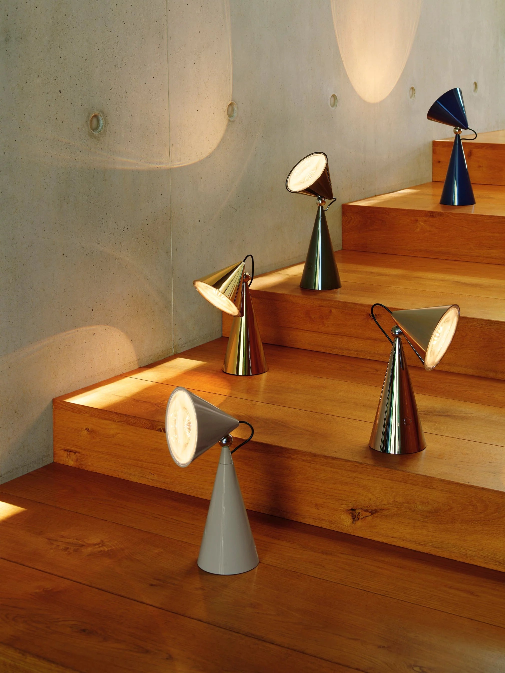 Tragbare Tischlampe POSE gold