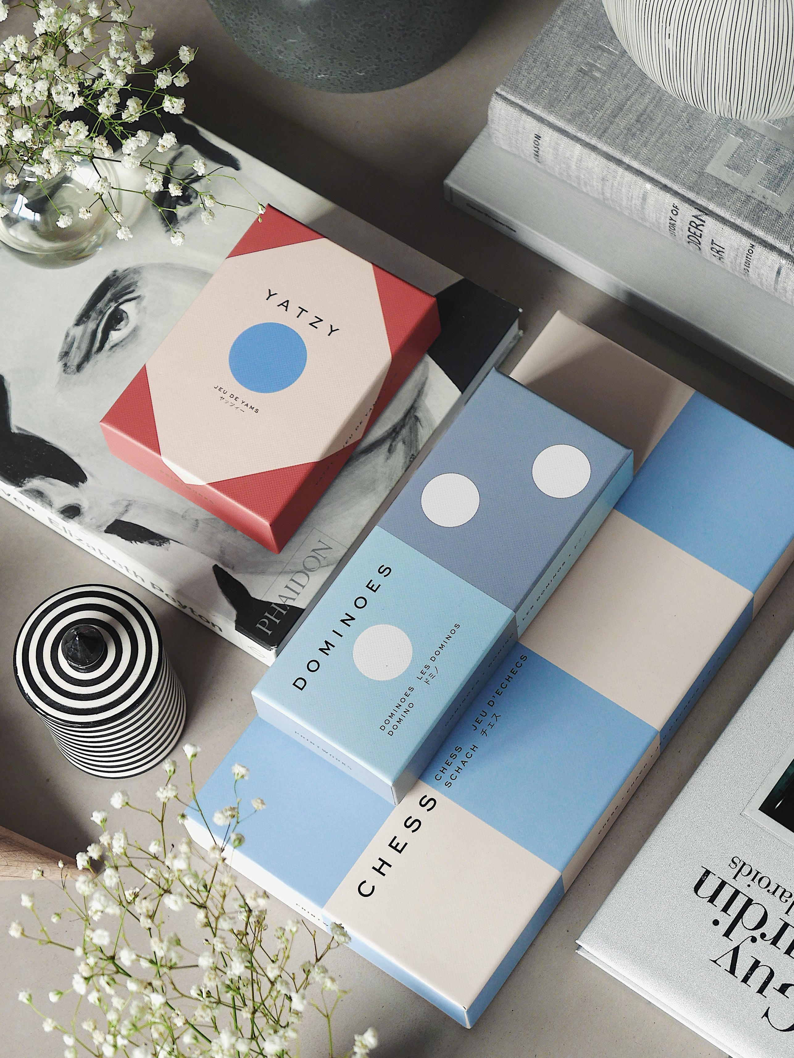 PLAY CHESS Blue and White Chess Set