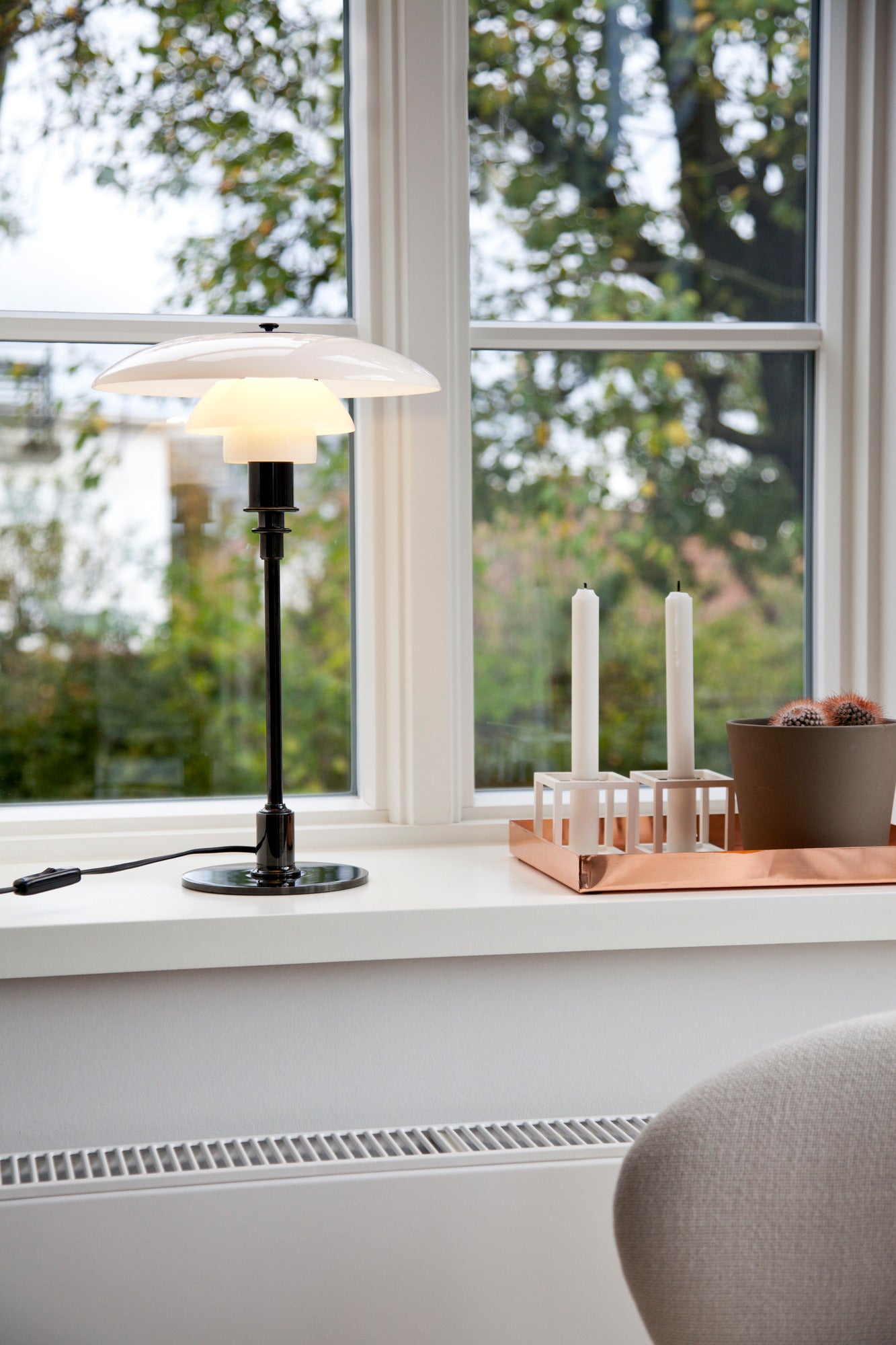 PH 3/2 table lamp white with black base